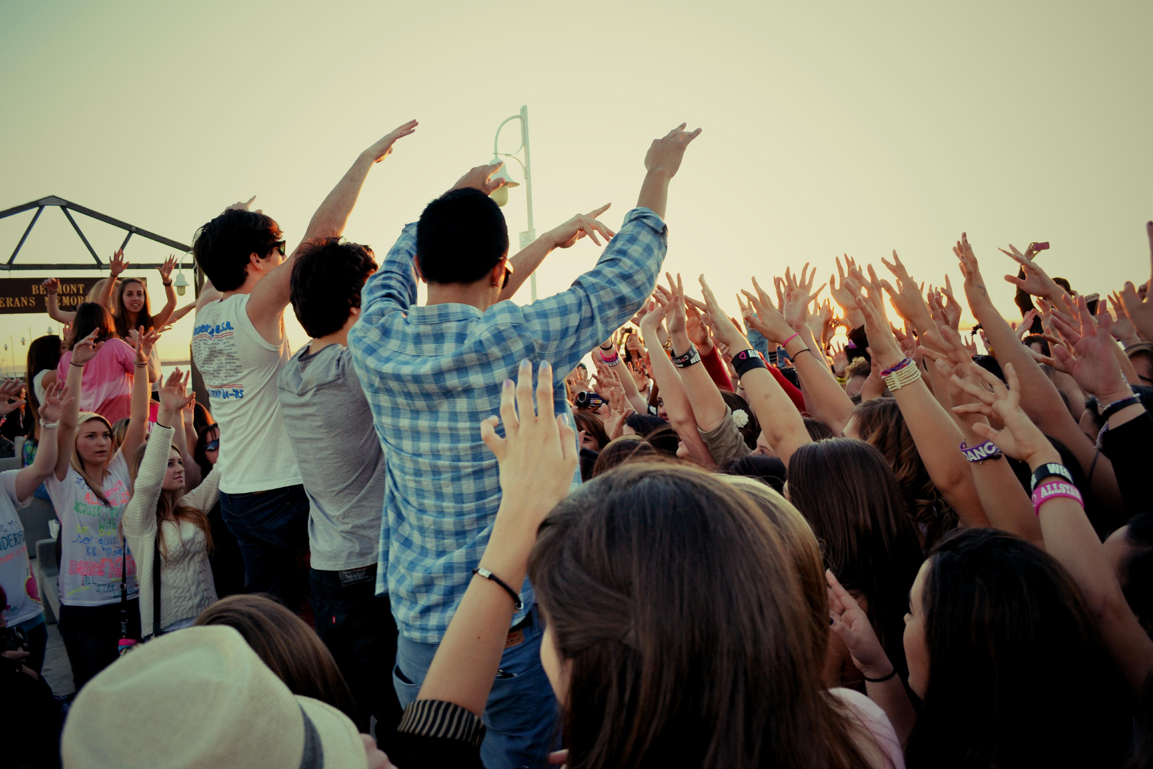 Allstar Weekend’s Ready To Dance With Somebody!
