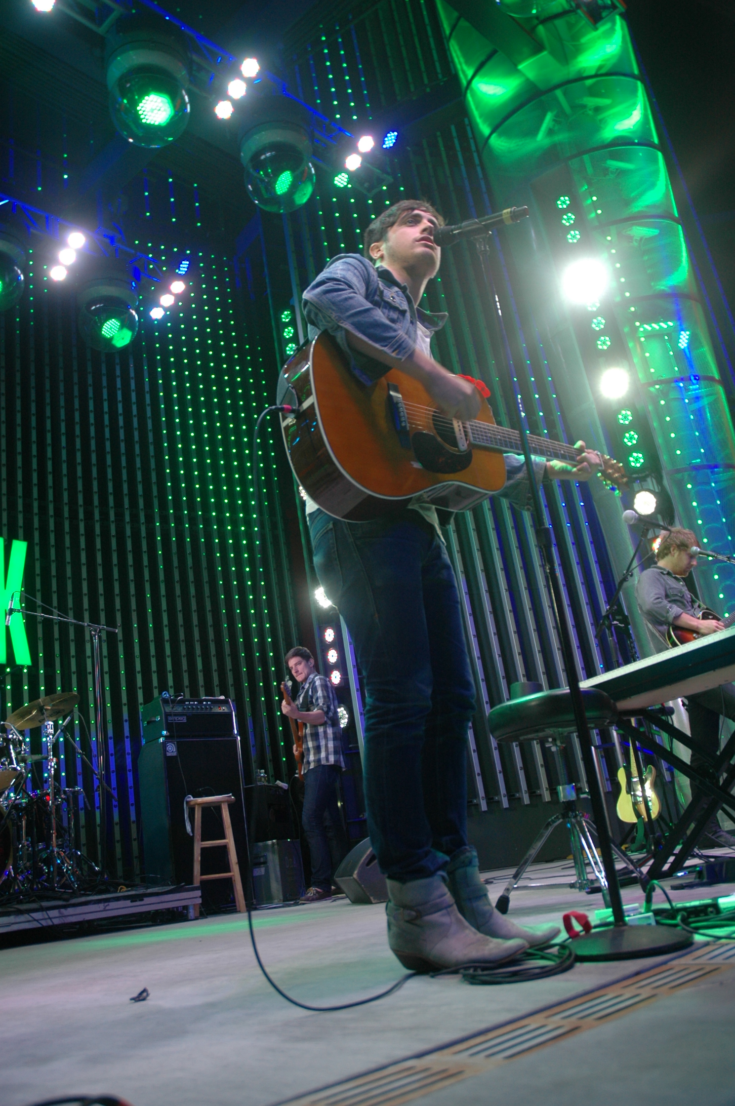 Exclusive: Parachute Performs at Universal CityWalk!