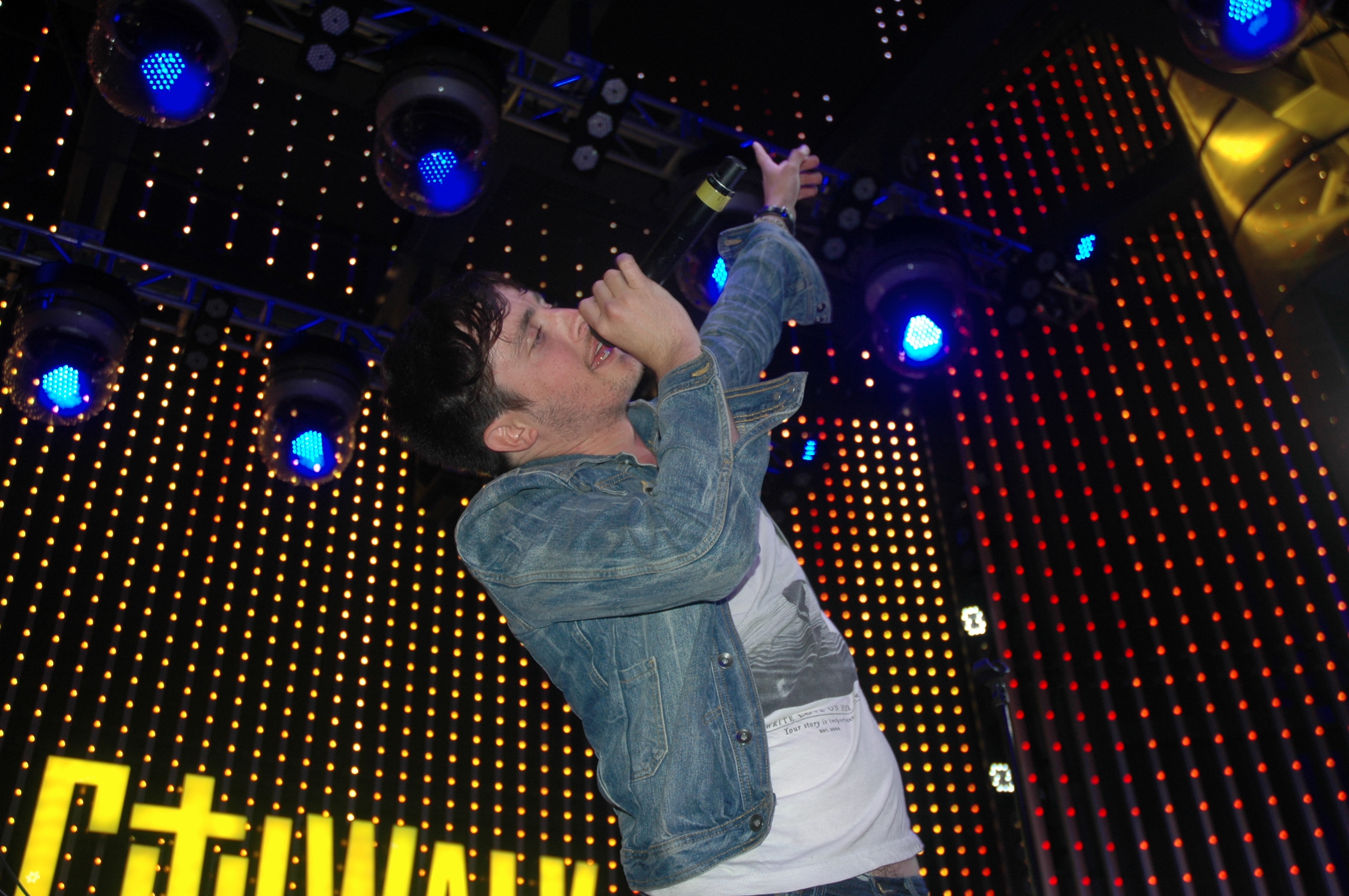 Exclusive: Parachute Performs at Universal CityWalk!