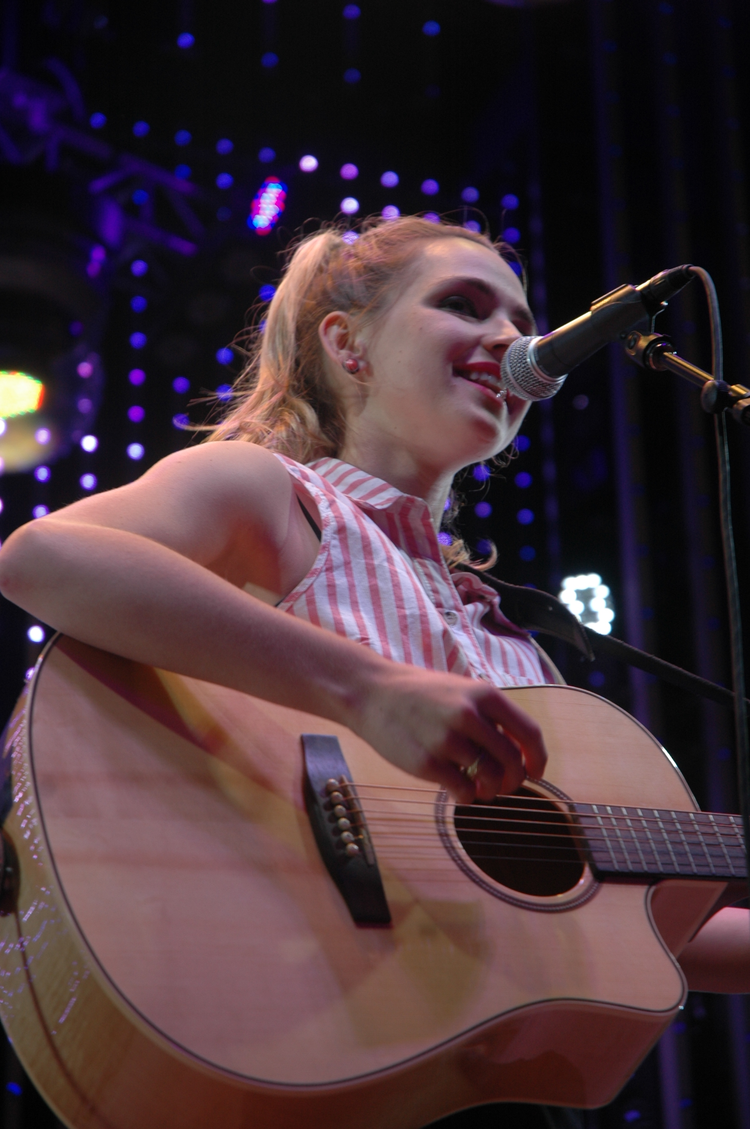 Exclusive: Katelyn Tarver Performs at Universal CityWalk!