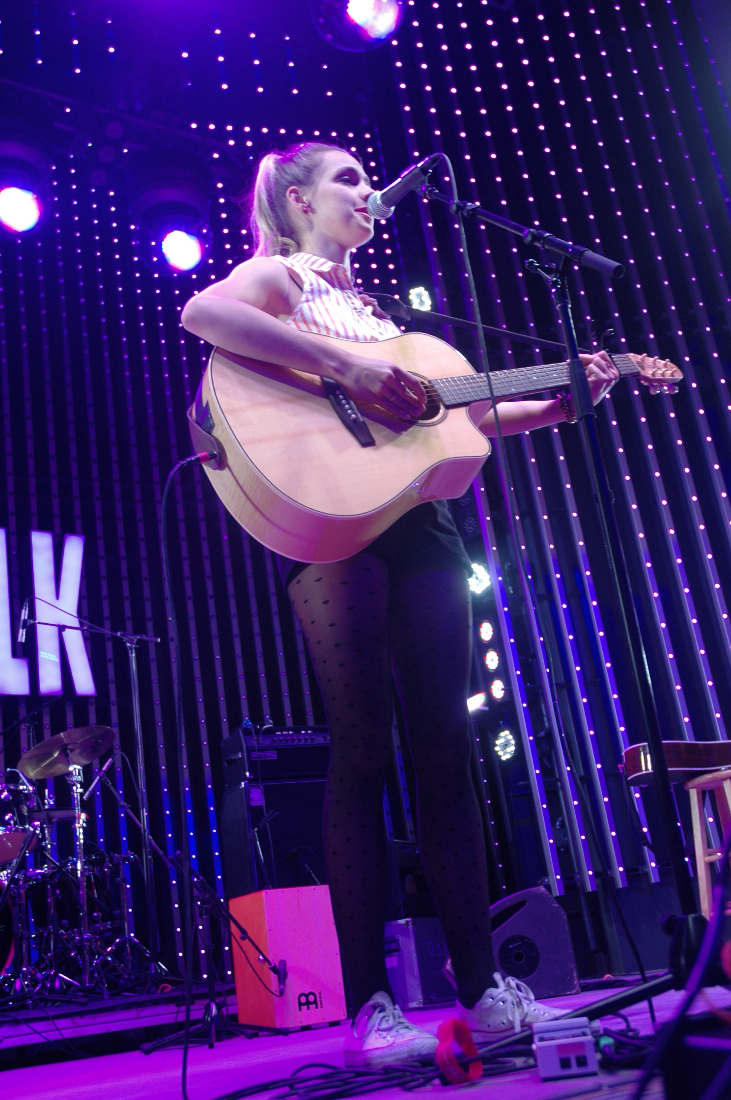 Exclusive: Katelyn Tarver Performs at Universal CityWalk!