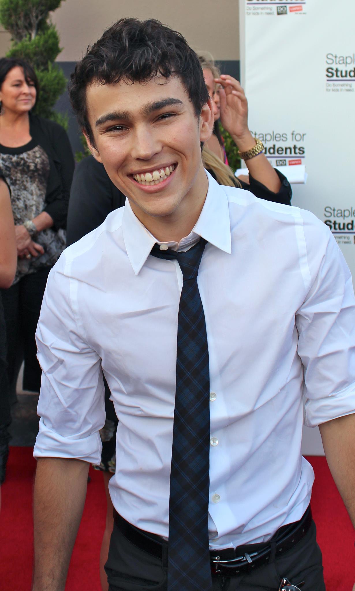 Exclusive: CelebSecrets4U Hangs with Bella Thorne & IM5 at the Staples For Students Party!