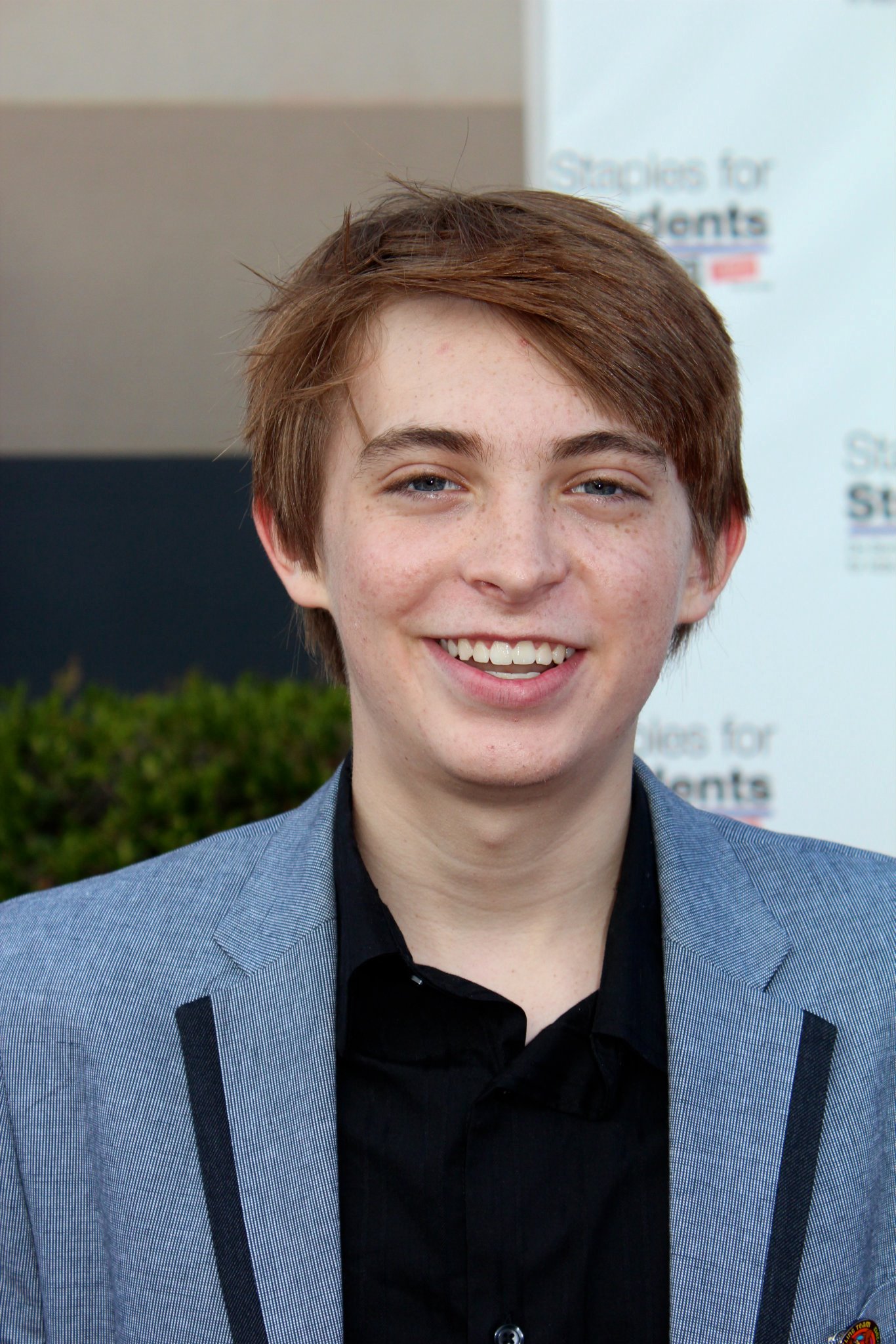 Exclusive: CelebSecrets4U Hangs with Bella Thorne & IM5 at the Staples For Students Party!