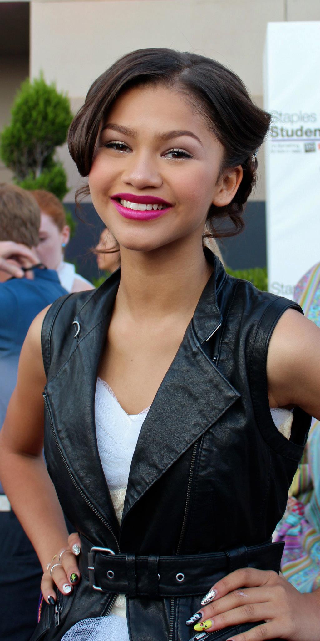 Exclusive: CelebSecrets4U Hangs with Bella Thorne & IM5 at the Staples For Students Party!