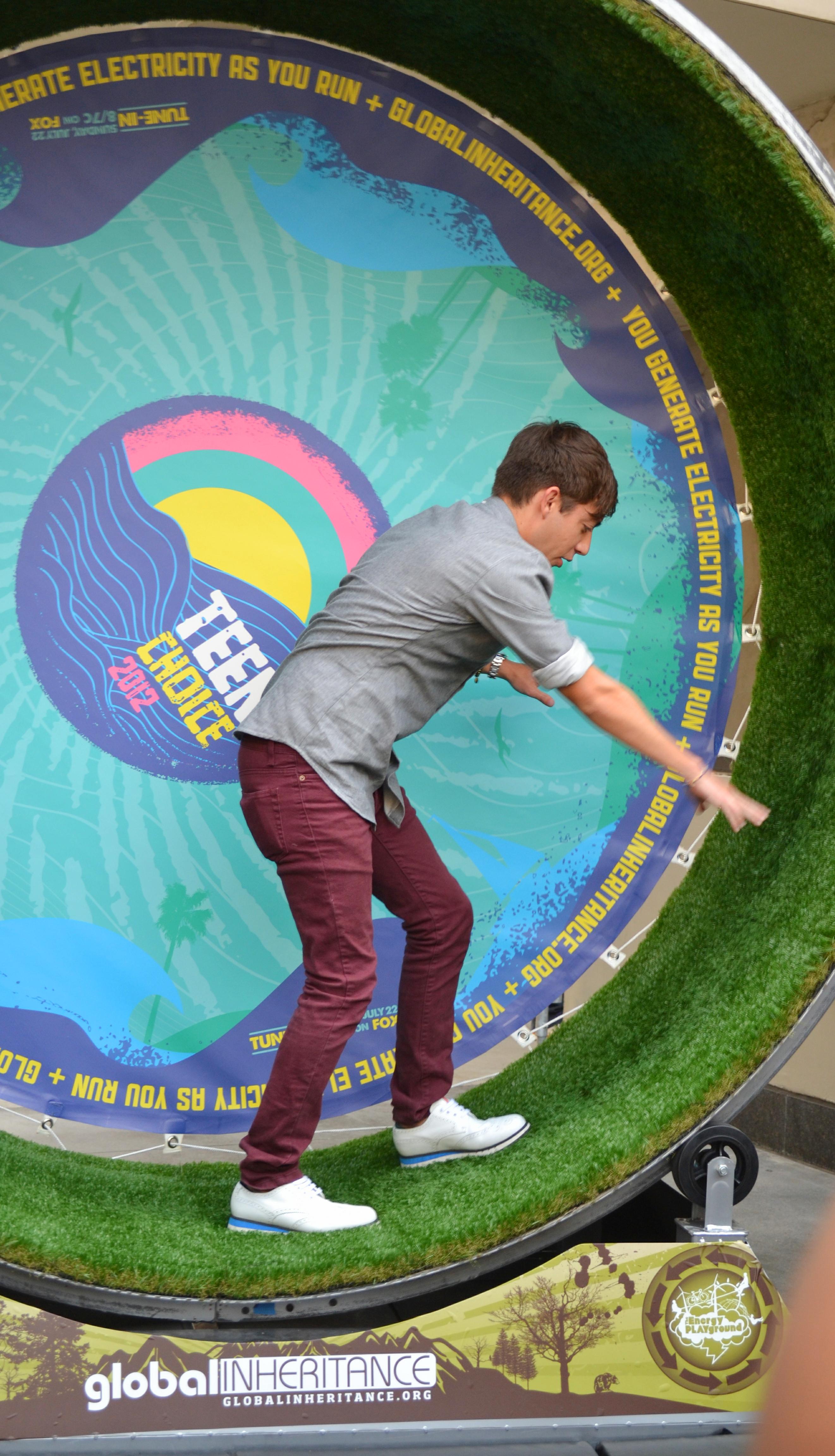 Exclusive: GLEE’s Kevin McHale Dishes on Hosting the 2012 Teen Choice Awards with Demi Lovato!