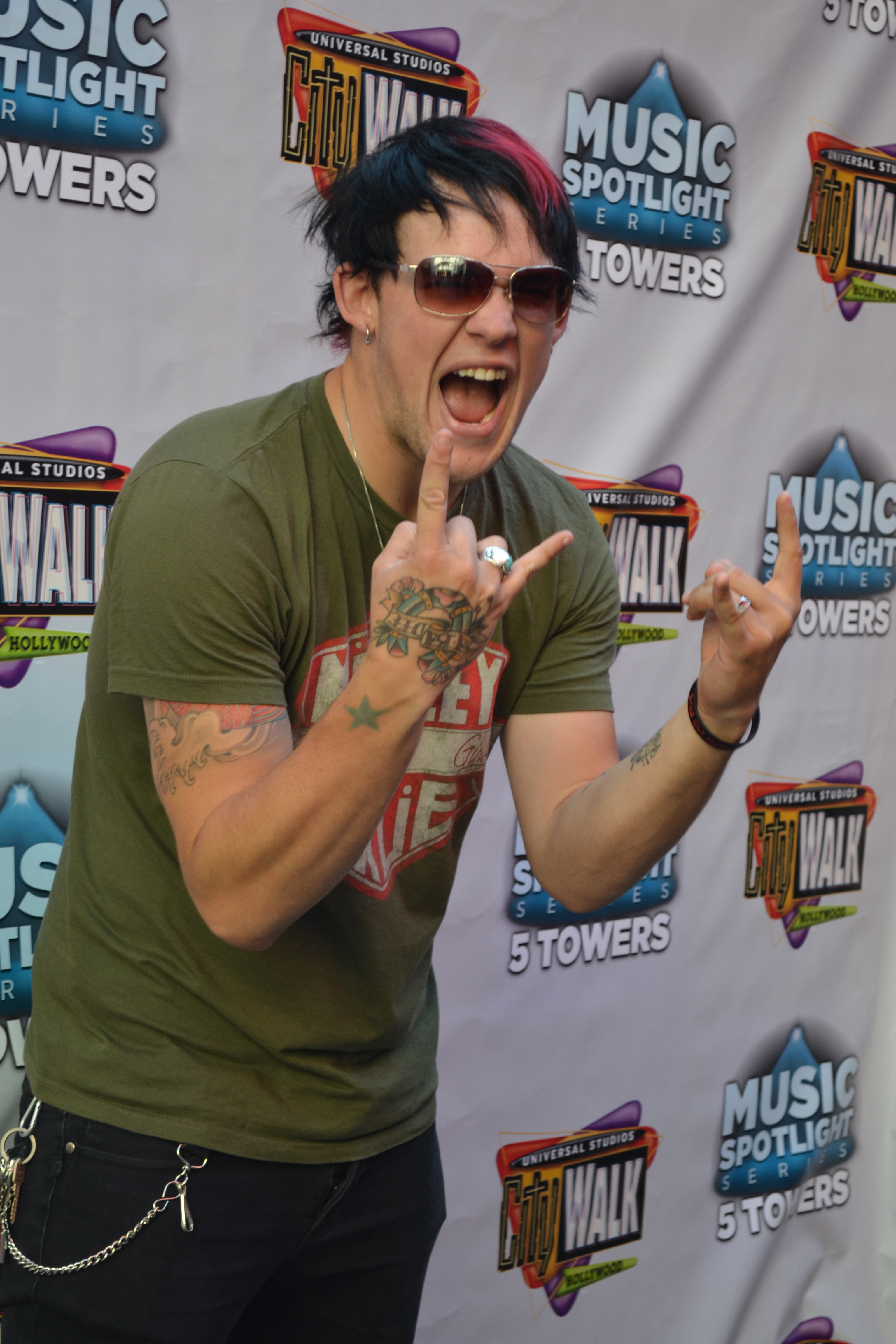 Exclusive: CelebSecrets4U Checks Out James Durbin & Stefano at @CityWalkLA (@Stefano, @DurbinRock)