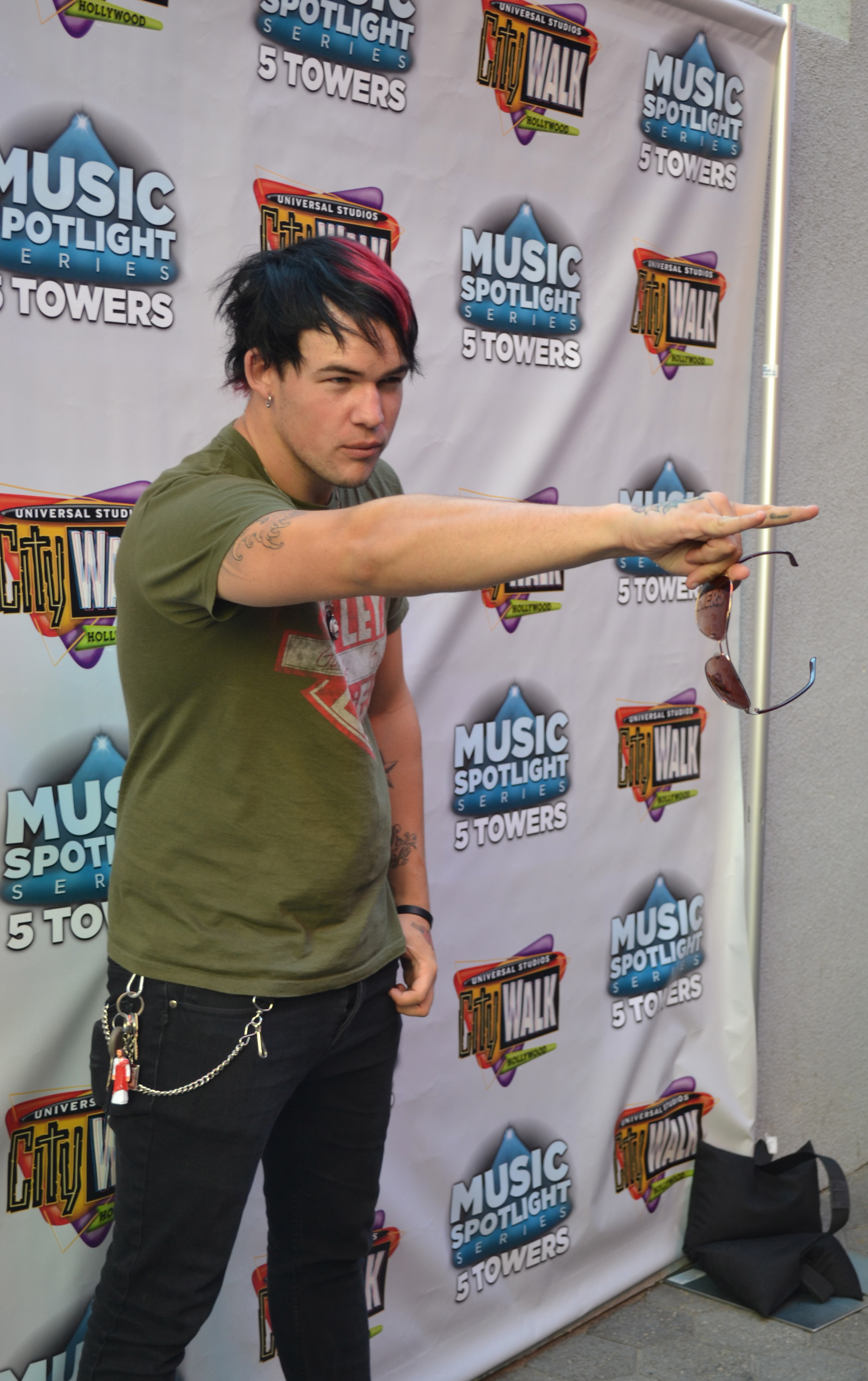 Exclusive: CelebSecrets4U Checks Out James Durbin & Stefano at @CityWalkLA (@Stefano, @DurbinRock)