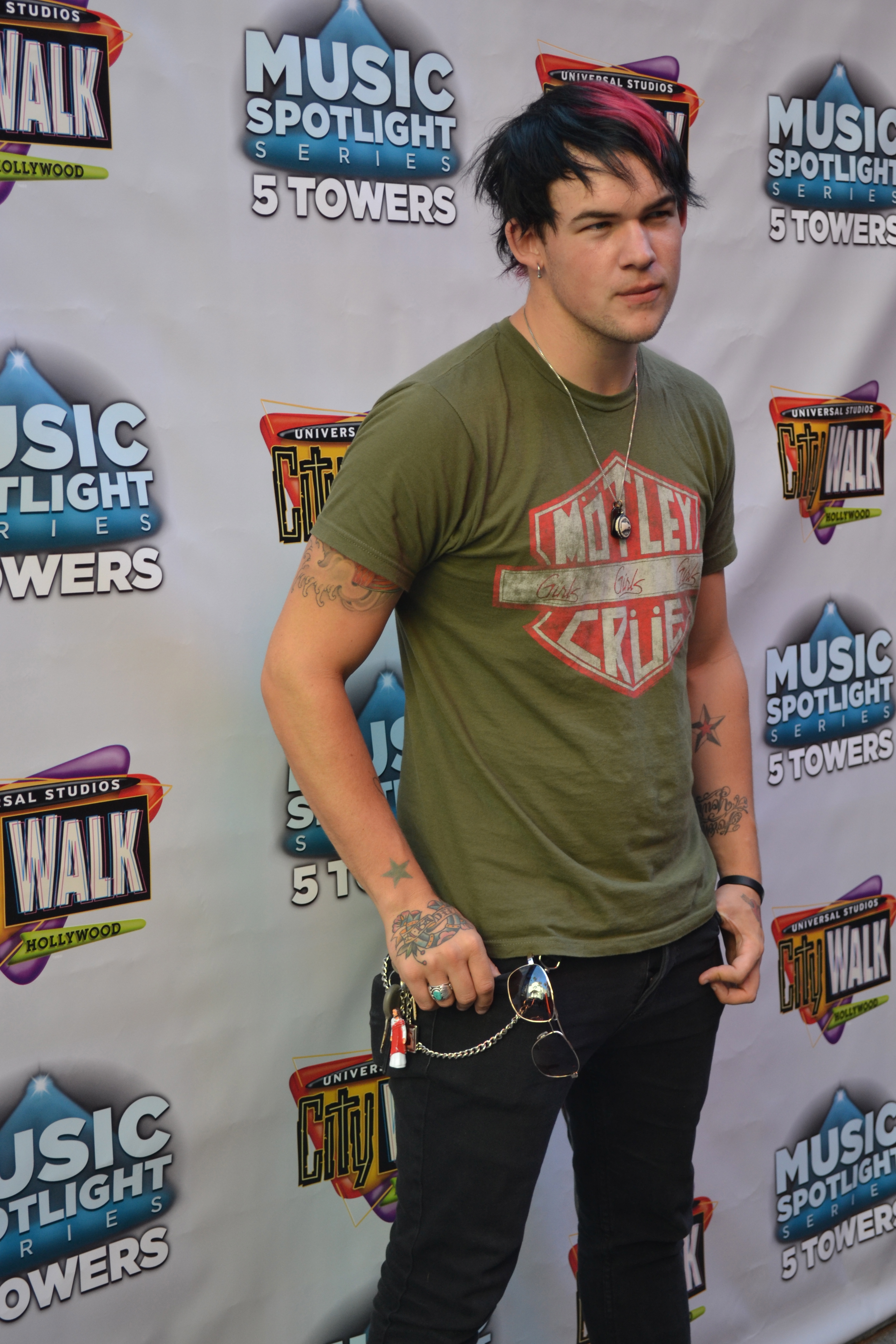 Exclusive: CelebSecrets4U Checks Out James Durbin & Stefano at @CityWalkLA (@Stefano, @DurbinRock)