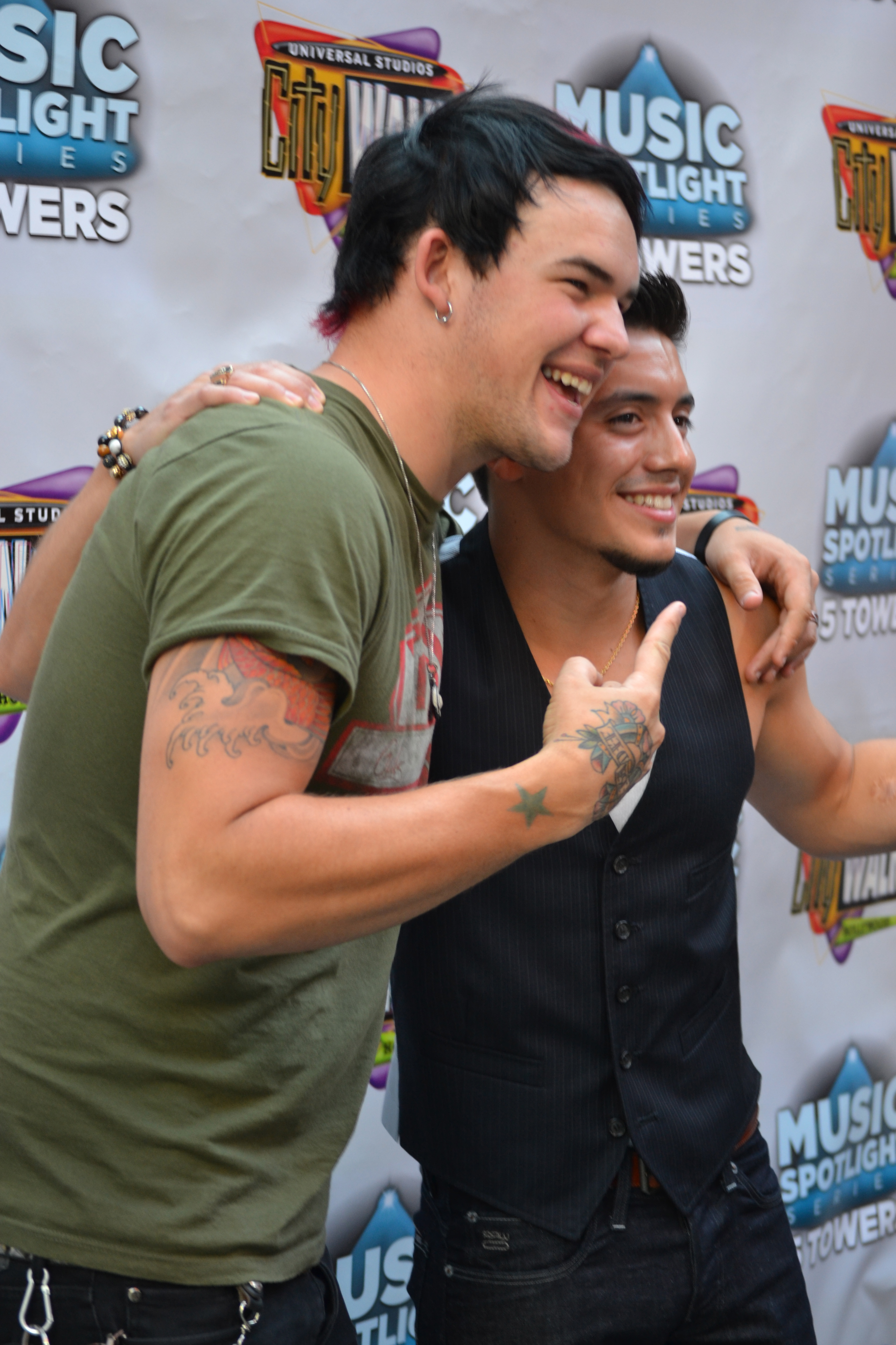 Exclusive: CelebSecrets4U Checks Out James Durbin & Stefano at @CityWalkLA (@Stefano, @DurbinRock)
