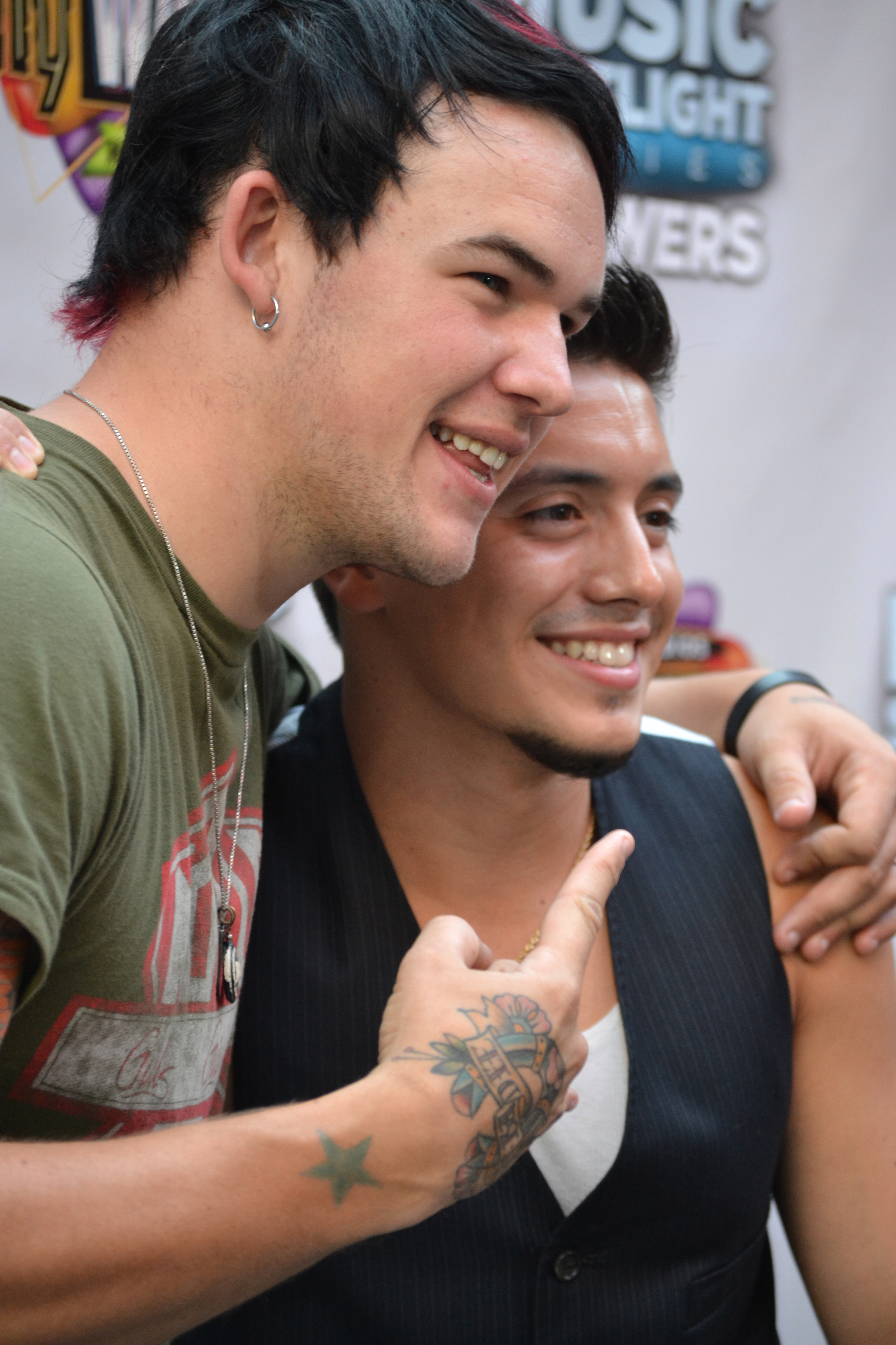 Exclusive: CelebSecrets4U Checks Out James Durbin & Stefano at @CityWalkLA (@Stefano, @DurbinRock)