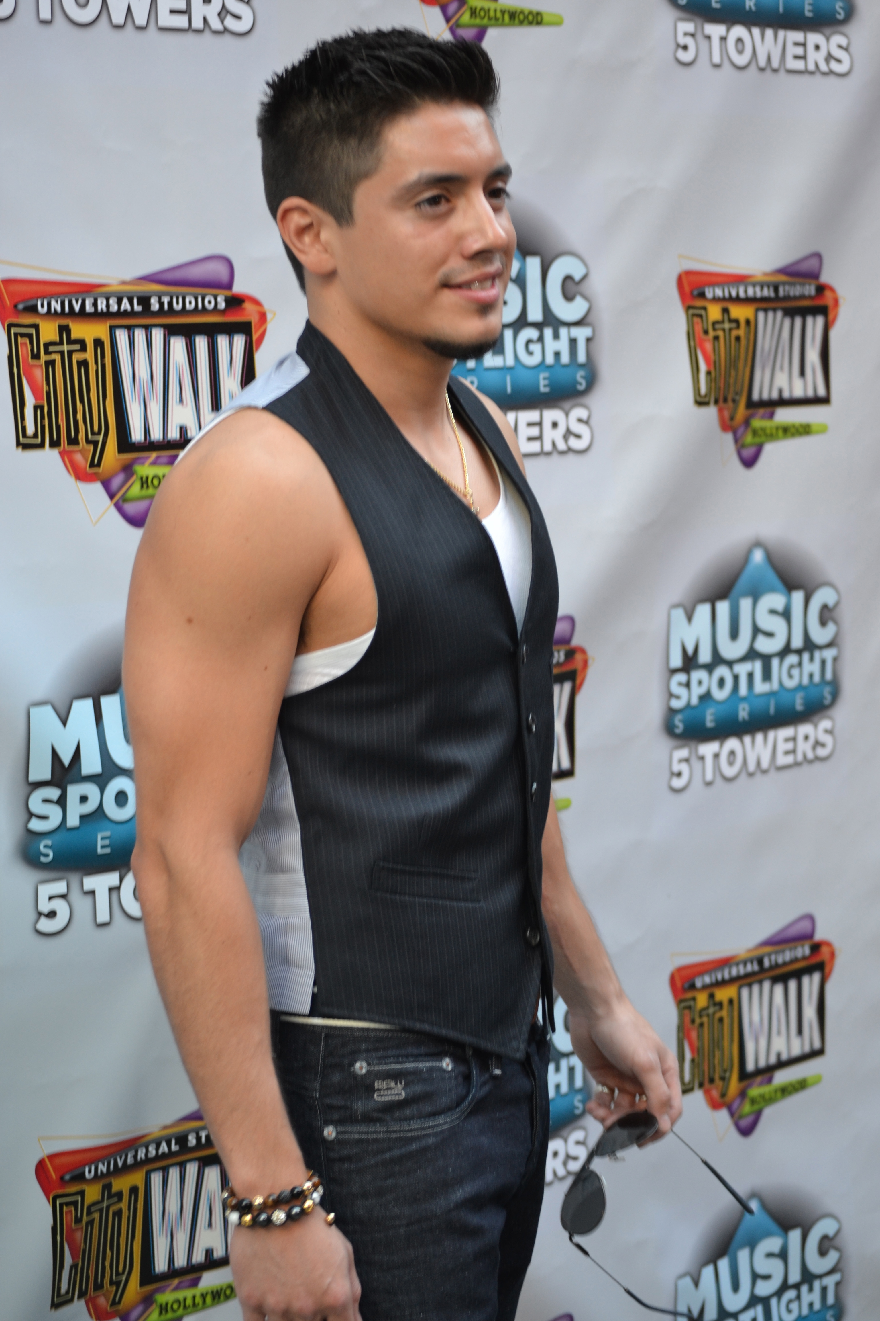 Exclusive: CelebSecrets4U Checks Out James Durbin & Stefano at @CityWalkLA (@Stefano, @DurbinRock)