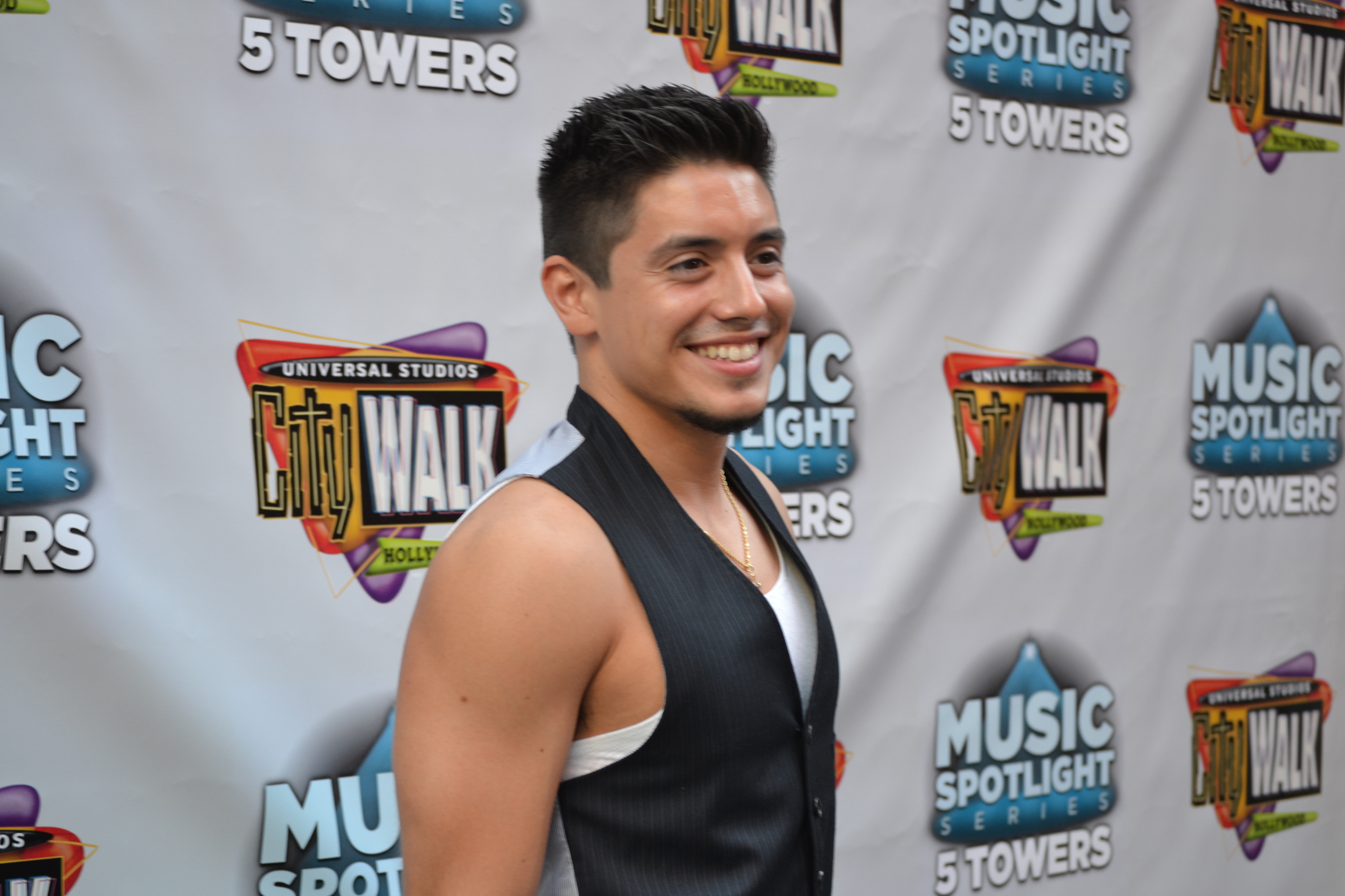 Exclusive: CelebSecrets4U Checks Out James Durbin & Stefano at @CityWalkLA (@Stefano, @DurbinRock)