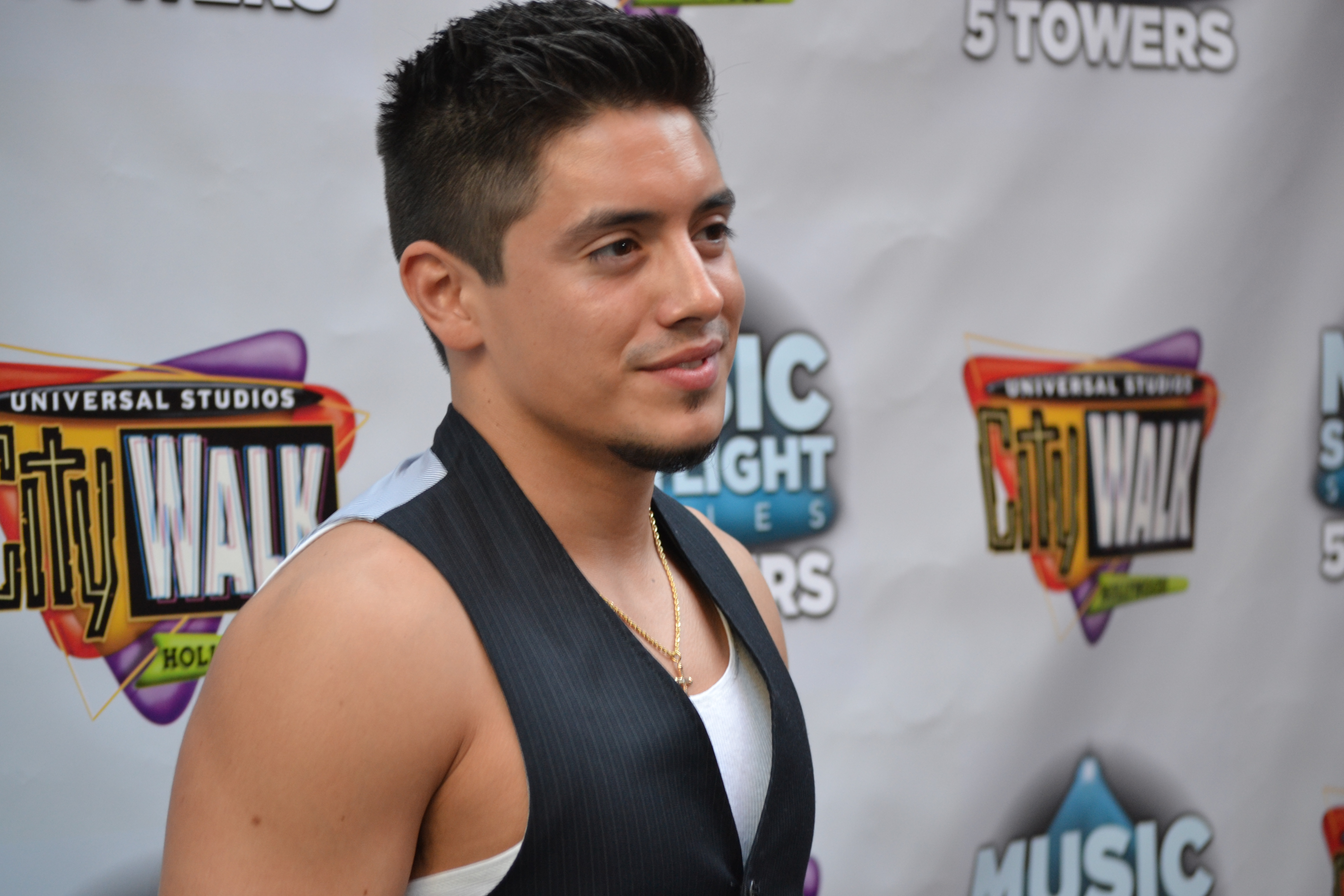 Exclusive: CelebSecrets4U Checks Out James Durbin & Stefano at @CityWalkLA (@Stefano, @DurbinRock)