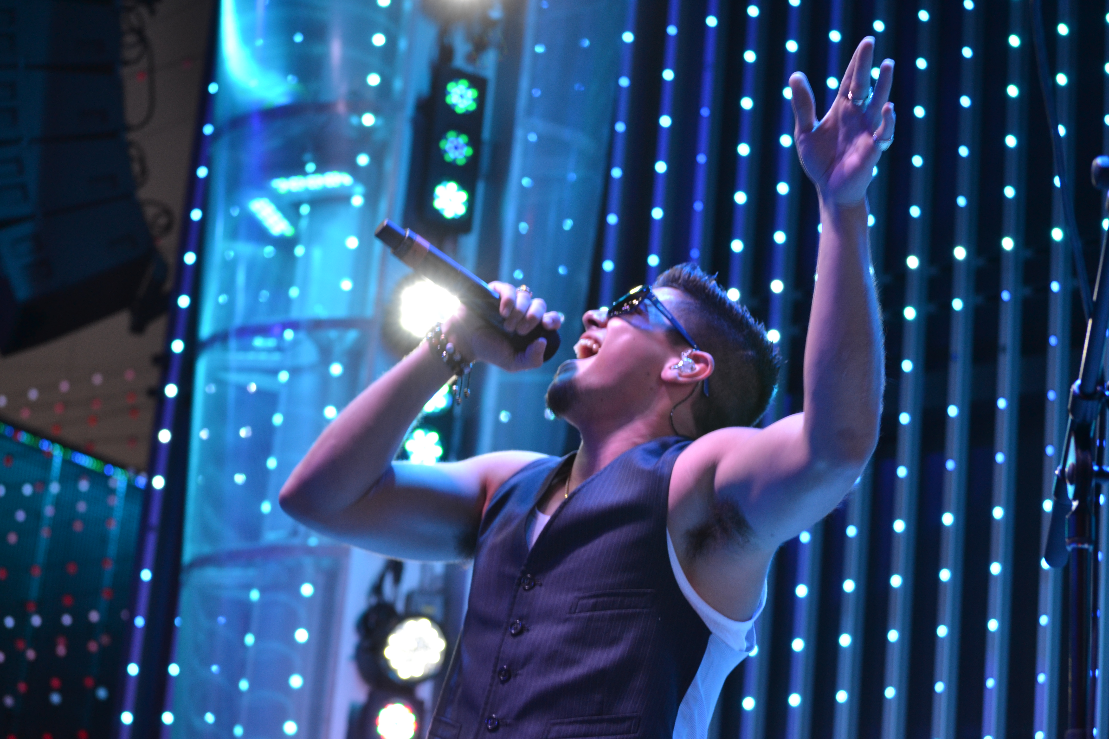 Exclusive: CelebSecrets4U Checks Out James Durbin & Stefano at @CityWalkLA (@Stefano, @DurbinRock)