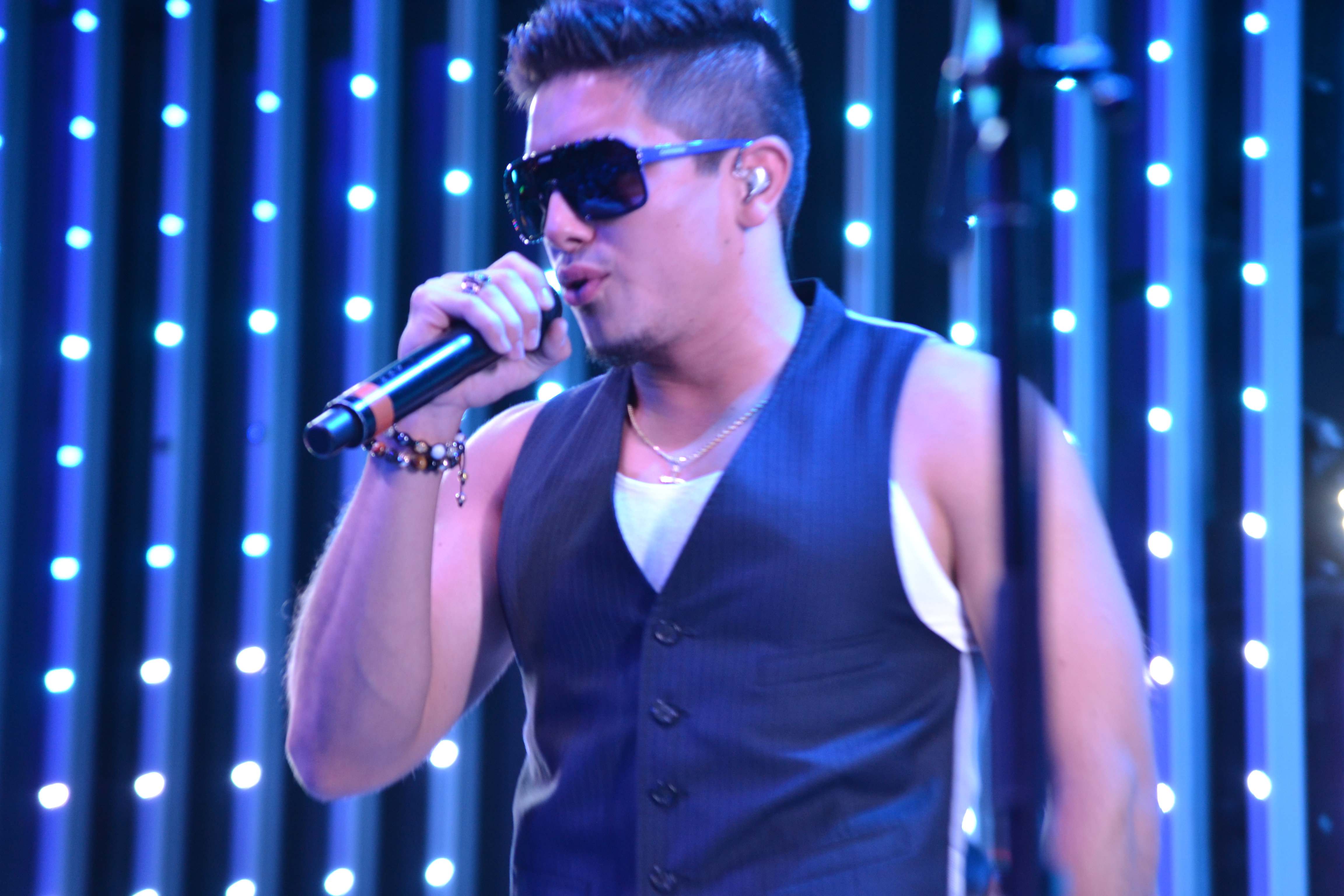 Exclusive: CelebSecrets4U Checks Out James Durbin & Stefano at @CityWalkLA (@Stefano, @DurbinRock)