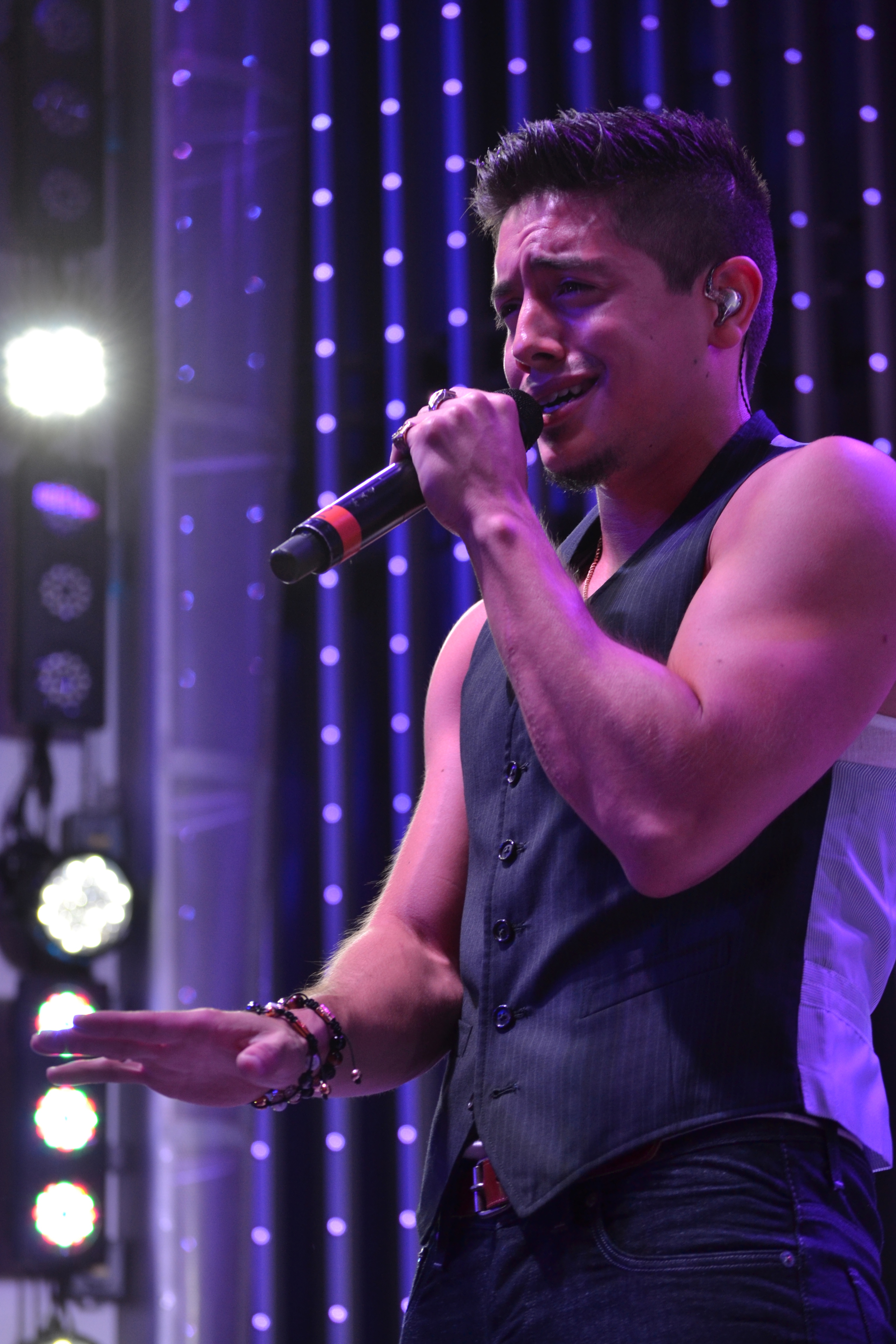 Exclusive: CelebSecrets4U Checks Out James Durbin & Stefano at @CityWalkLA (@Stefano, @DurbinRock)