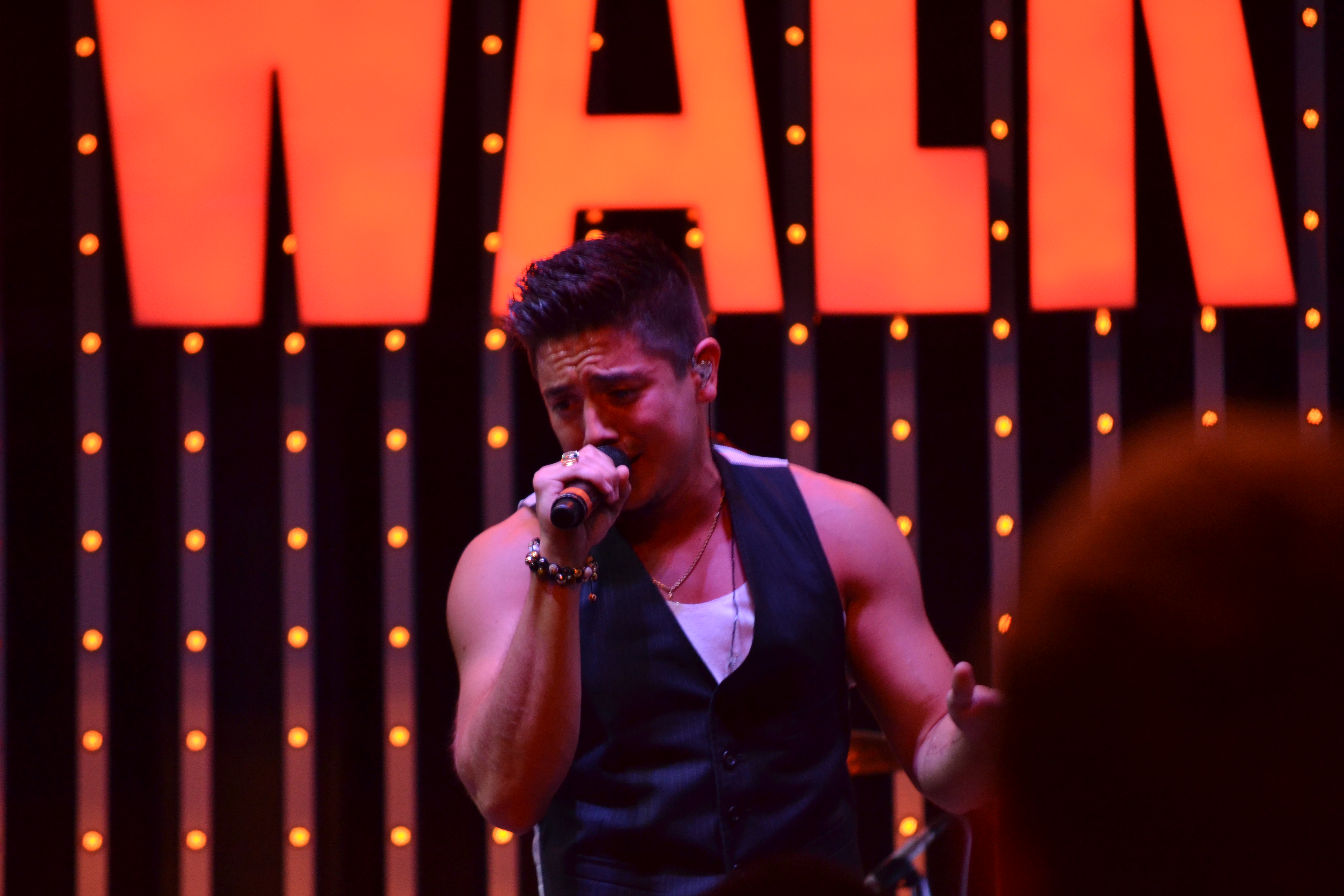 Exclusive: CelebSecrets4U Checks Out James Durbin & Stefano at @CityWalkLA (@Stefano, @DurbinRock)