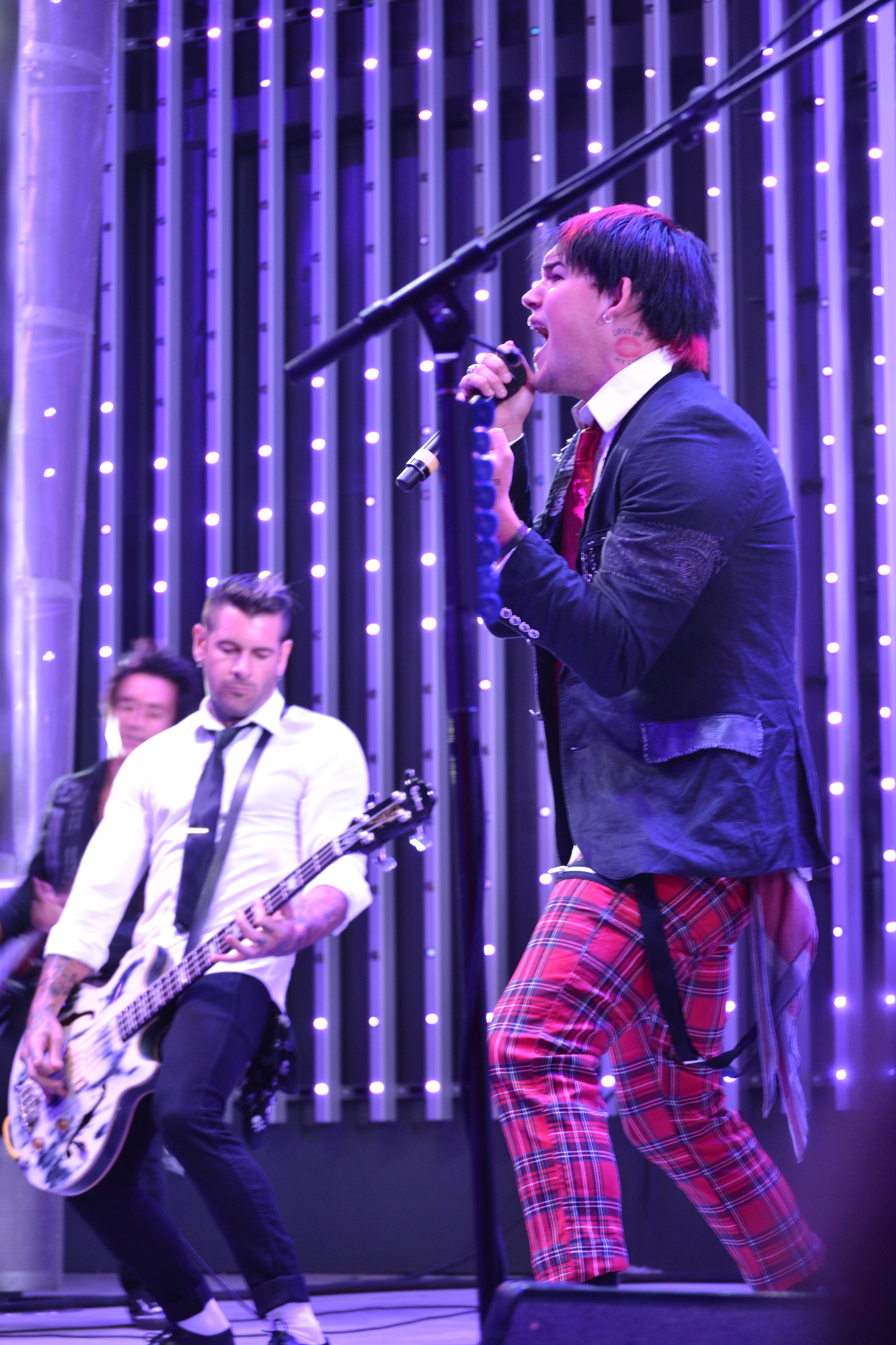 Exclusive: CelebSecrets4U Checks Out James Durbin & Stefano at @CityWalkLA (@Stefano, @DurbinRock)