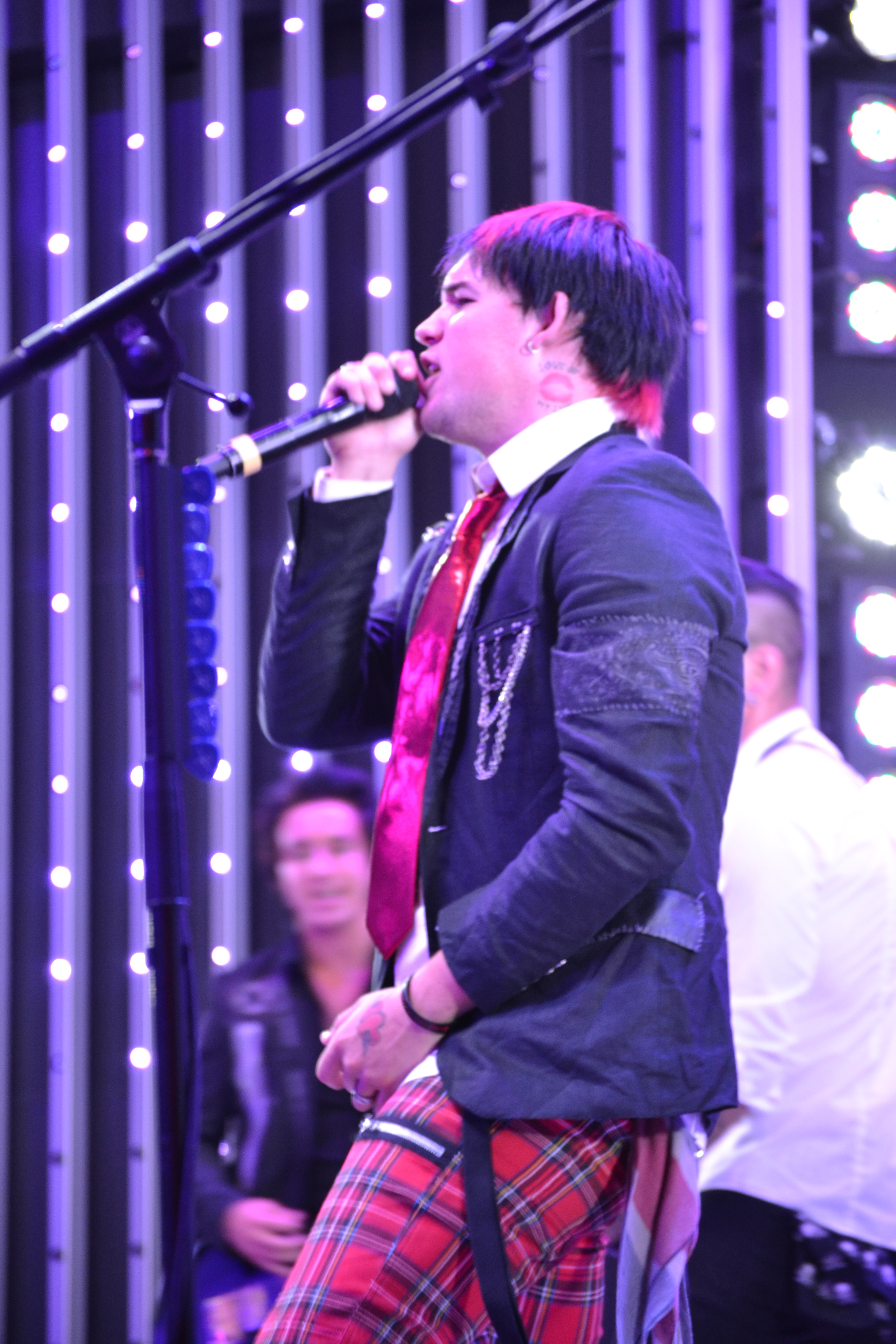 Exclusive: CelebSecrets4U Checks Out James Durbin & Stefano at @CityWalkLA (@Stefano, @DurbinRock)