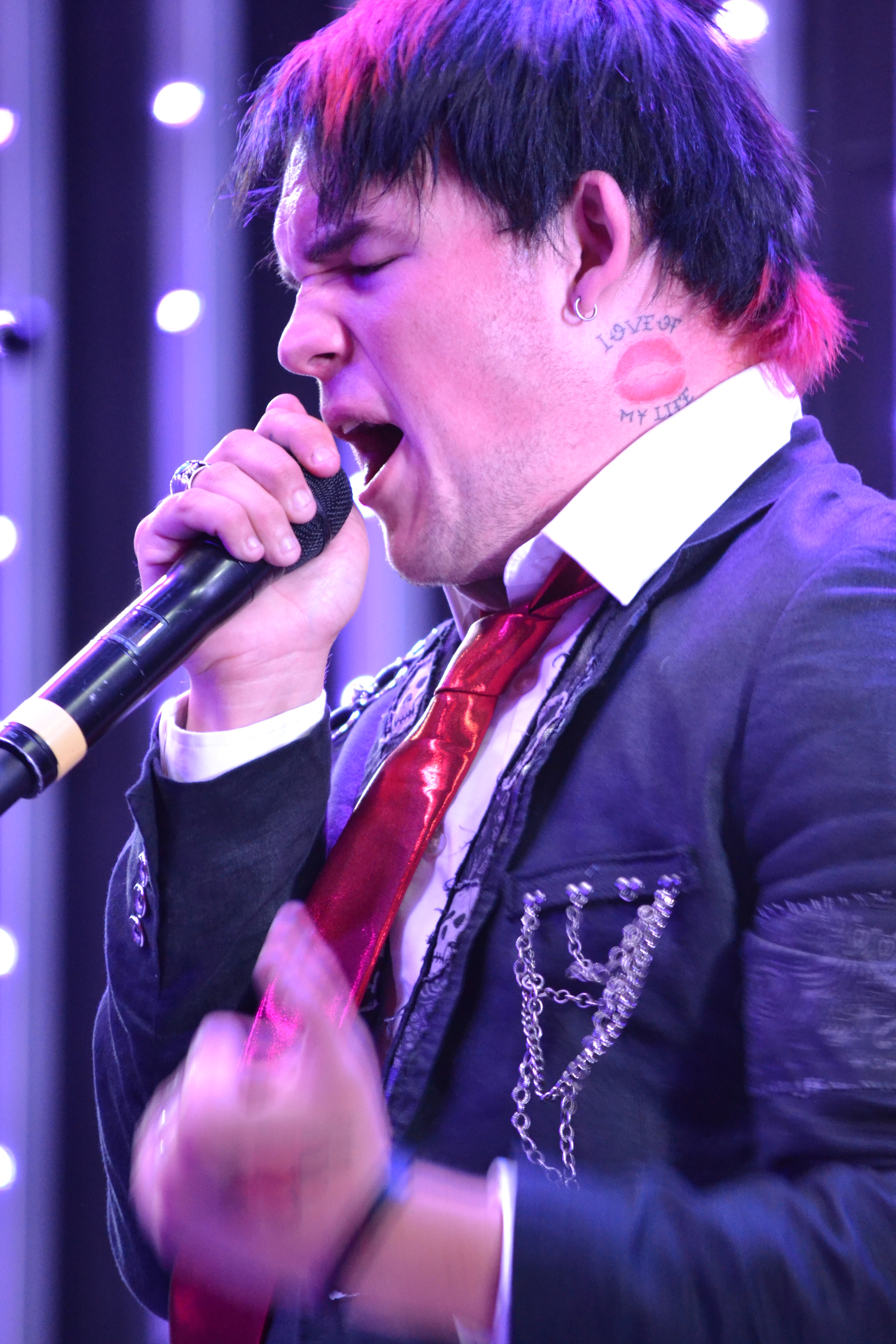 Exclusive: CelebSecrets4U Checks Out James Durbin & Stefano at @CityWalkLA (@Stefano, @DurbinRock)