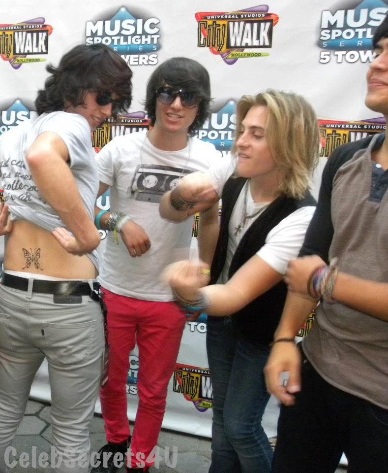 Exclusive: Bella Thorne and IM5 Shut Down CityWalk (@im5band @bellathorne @CityWalkLA)