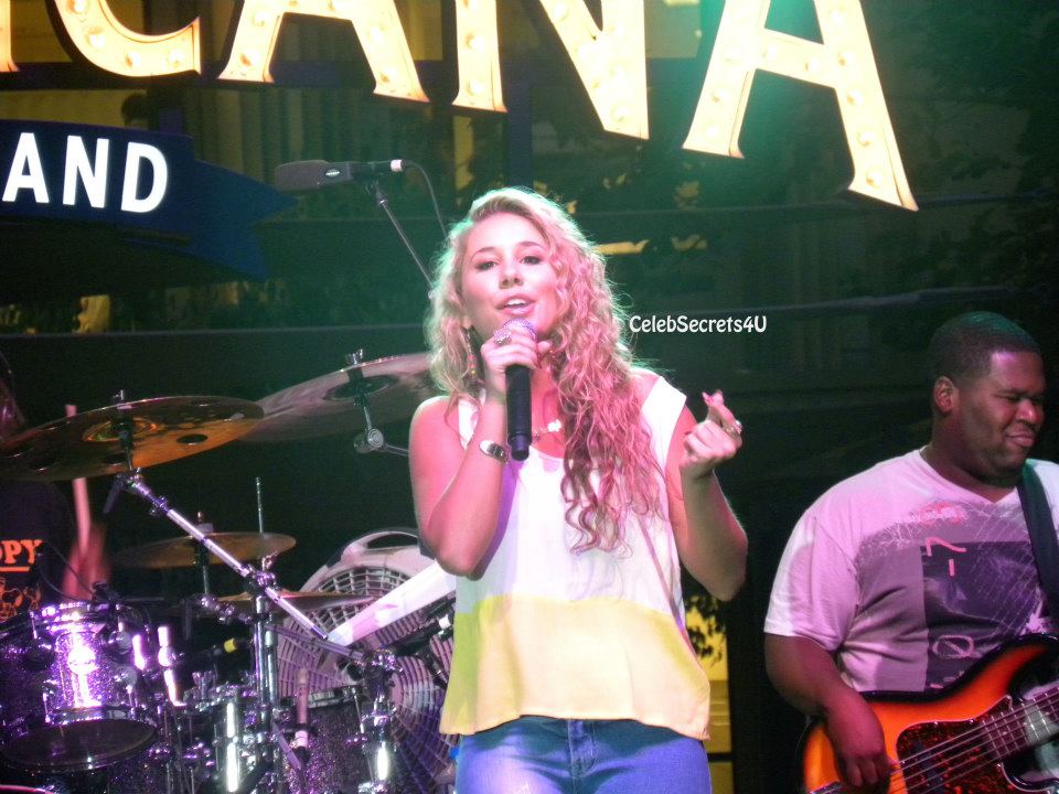 Exclusive: Macy Gray and Haley Reinhart Take The Stage at The Americana At Brand (@MacyGraysLife @HaleyReinhart @AmericanaBrand)