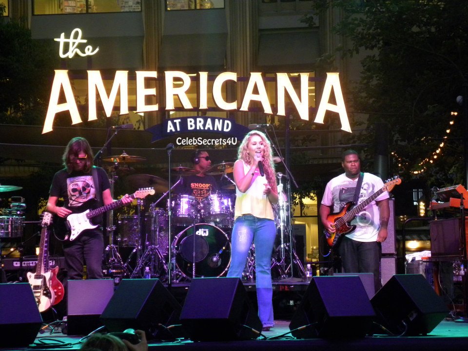 Exclusive: Macy Gray and Haley Reinhart Take The Stage at The Americana At Brand (@MacyGraysLife @HaleyReinhart @AmericanaBrand)