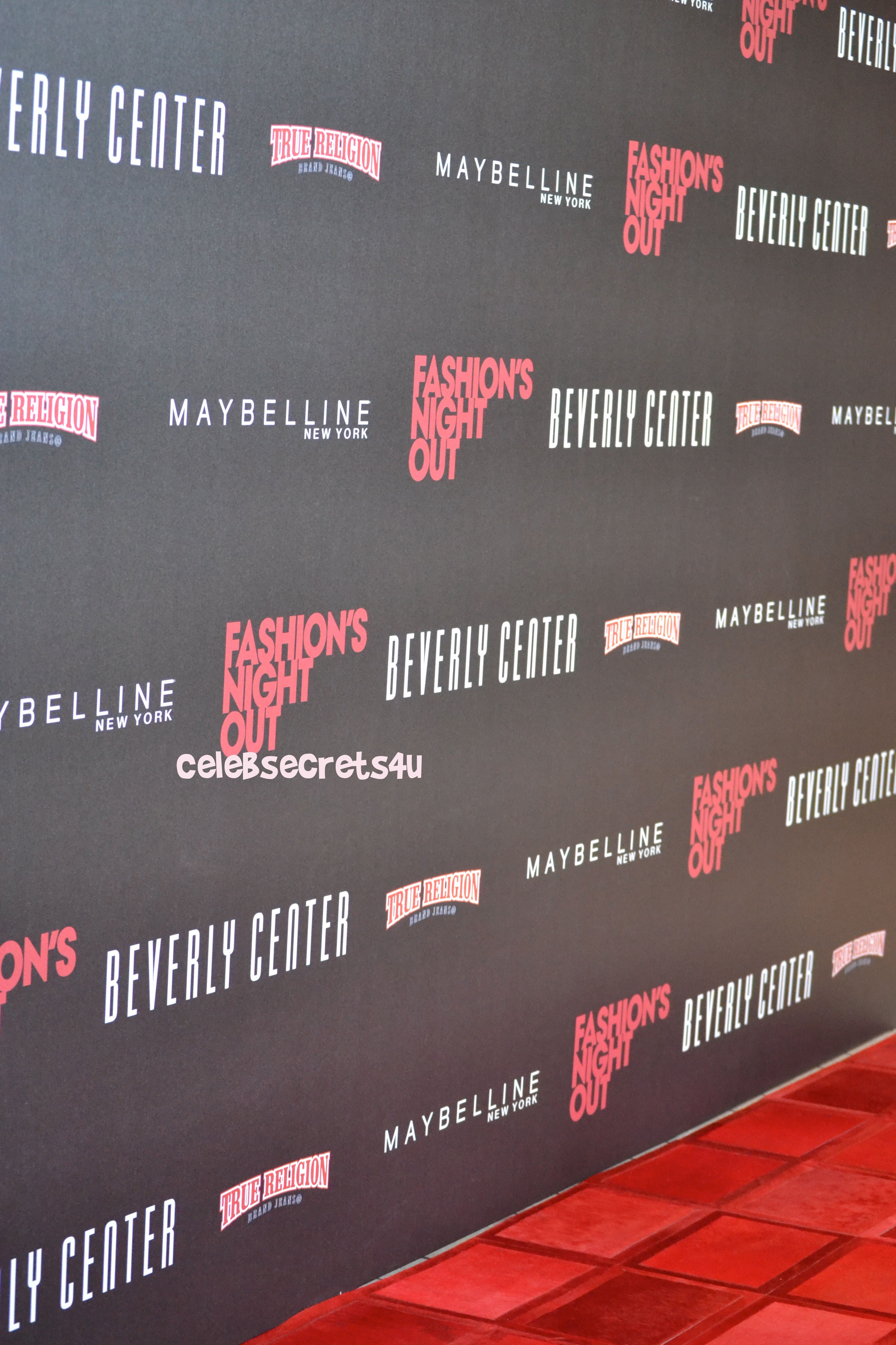 Exclusive: We Celebrate Fashion’s Night Out with Lucy Hale & Kendall Jenner! (@LucyHale @KendallJenner #FNO)