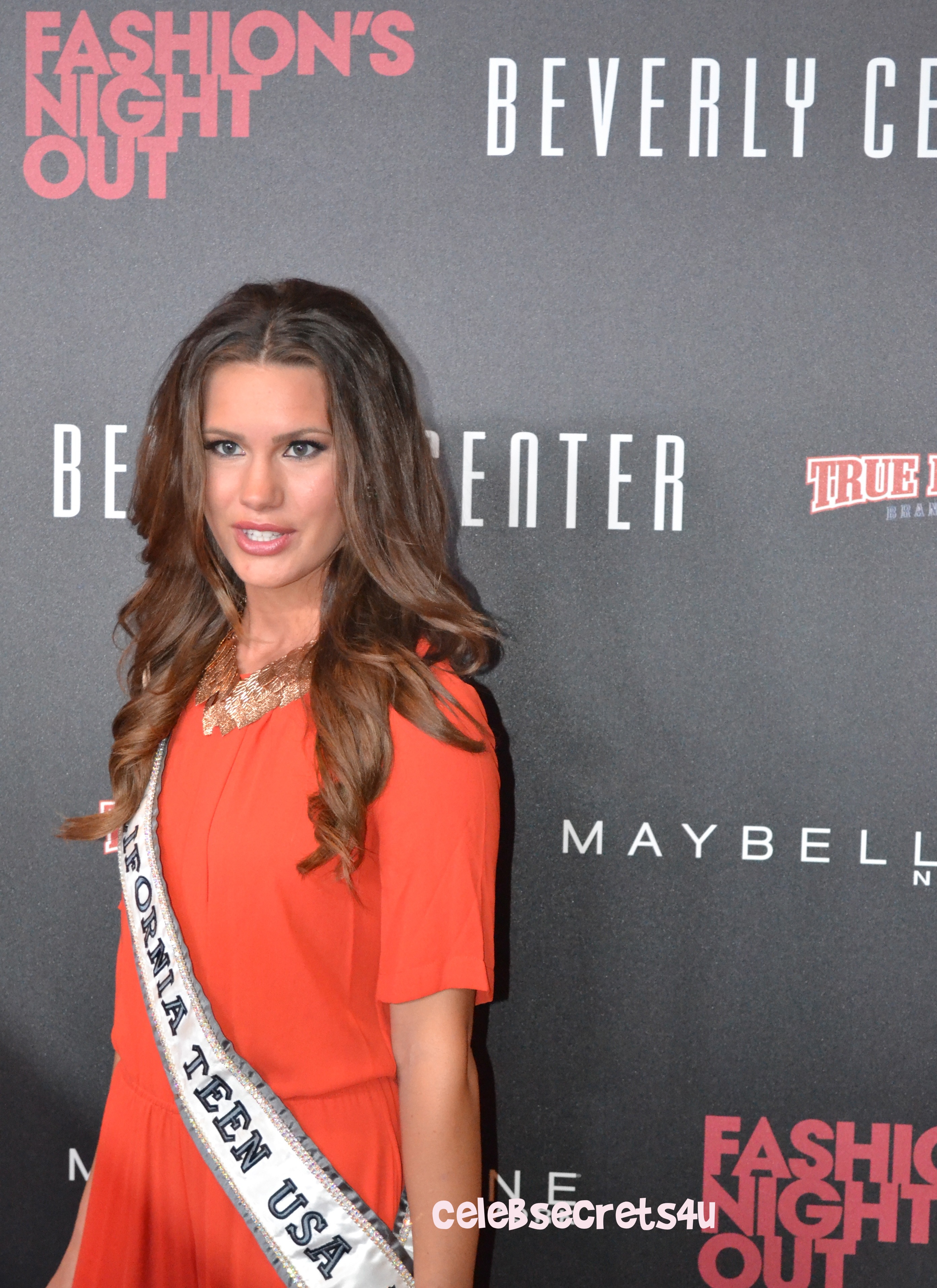 Exclusive: We Celebrate Fashion’s Night Out with Lucy Hale & Kendall Jenner! (@LucyHale @KendallJenner #FNO)