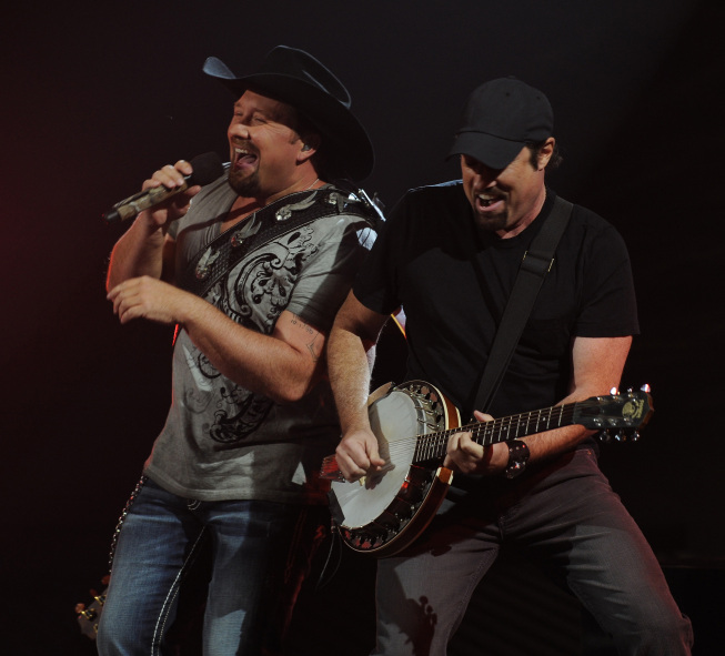 Tune In Alert: The Top 8 Finalists Perform on X-Factor (@XFactorUSA)