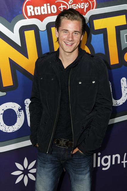 Exclusive: Chloe & Halle WIN Radio Disney’s NBT Season 5 (@chloeandhalle)