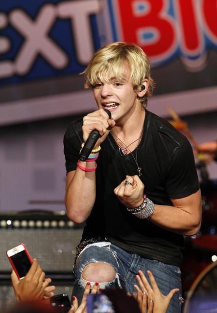 Exclusive: Chloe & Halle WIN Radio Disney’s NBT Season 5 (@chloeandhalle)