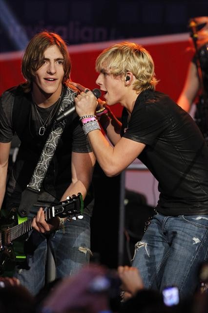 Exclusive: Chloe & Halle WIN Radio Disney’s NBT Season 5 (@chloeandhalle)