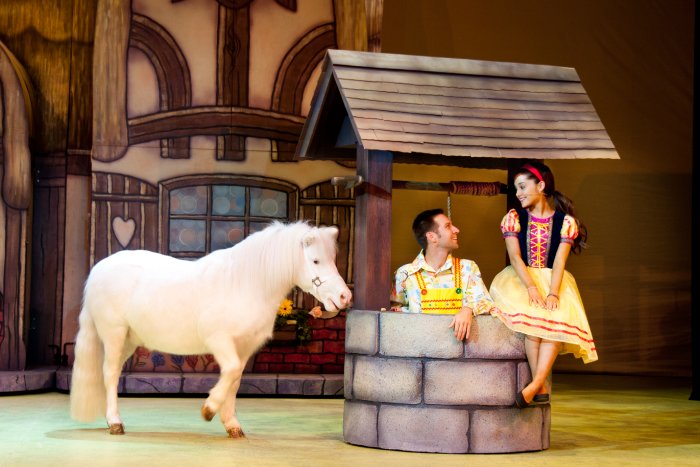 Exclusive: Ariana Grande Stars In Lythgoe Family Productions’ “A Snow White Christmas” @ArianaGrande @PasPlayhouse
