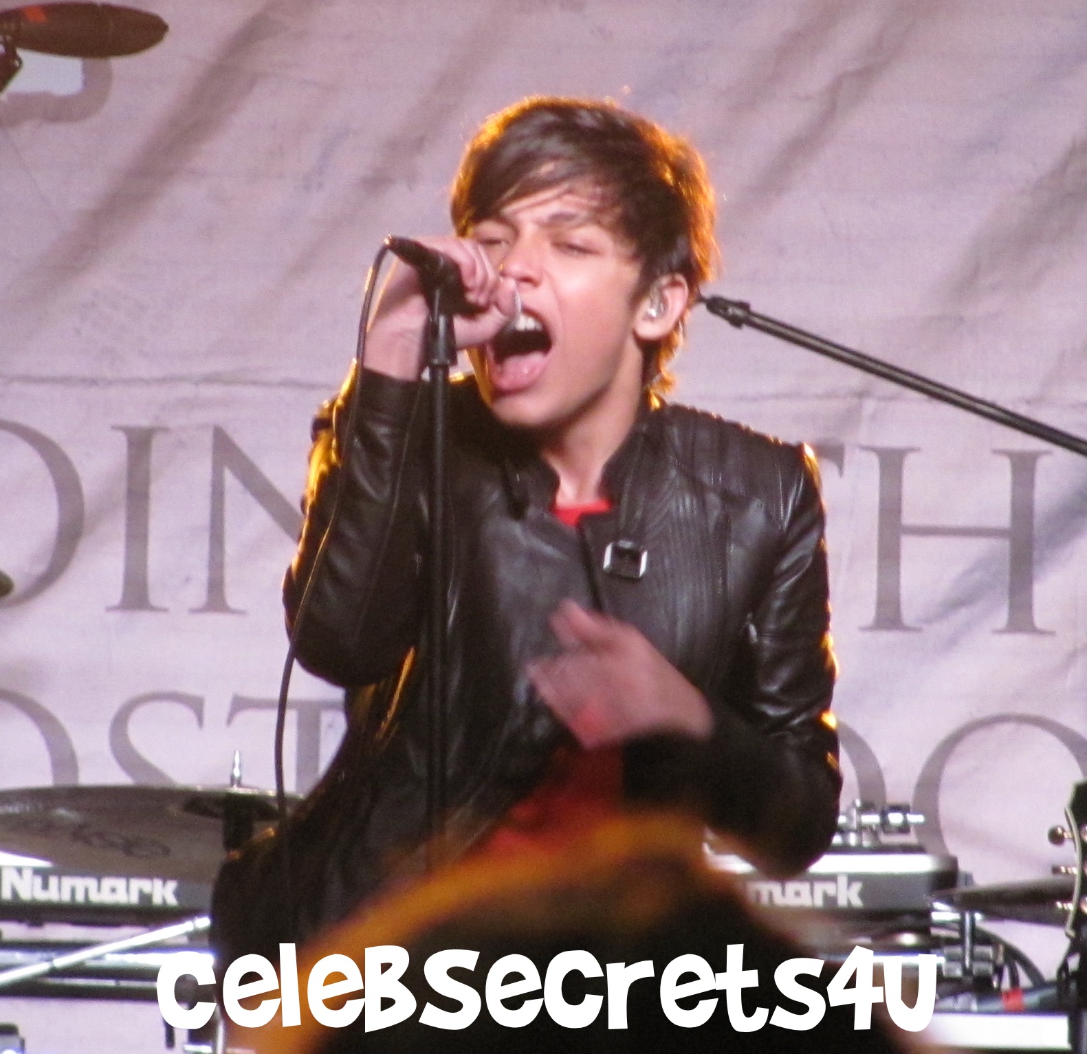 Exclusive: CelebSecrets4U “Rocks The Red Kettle” at L.A. Live