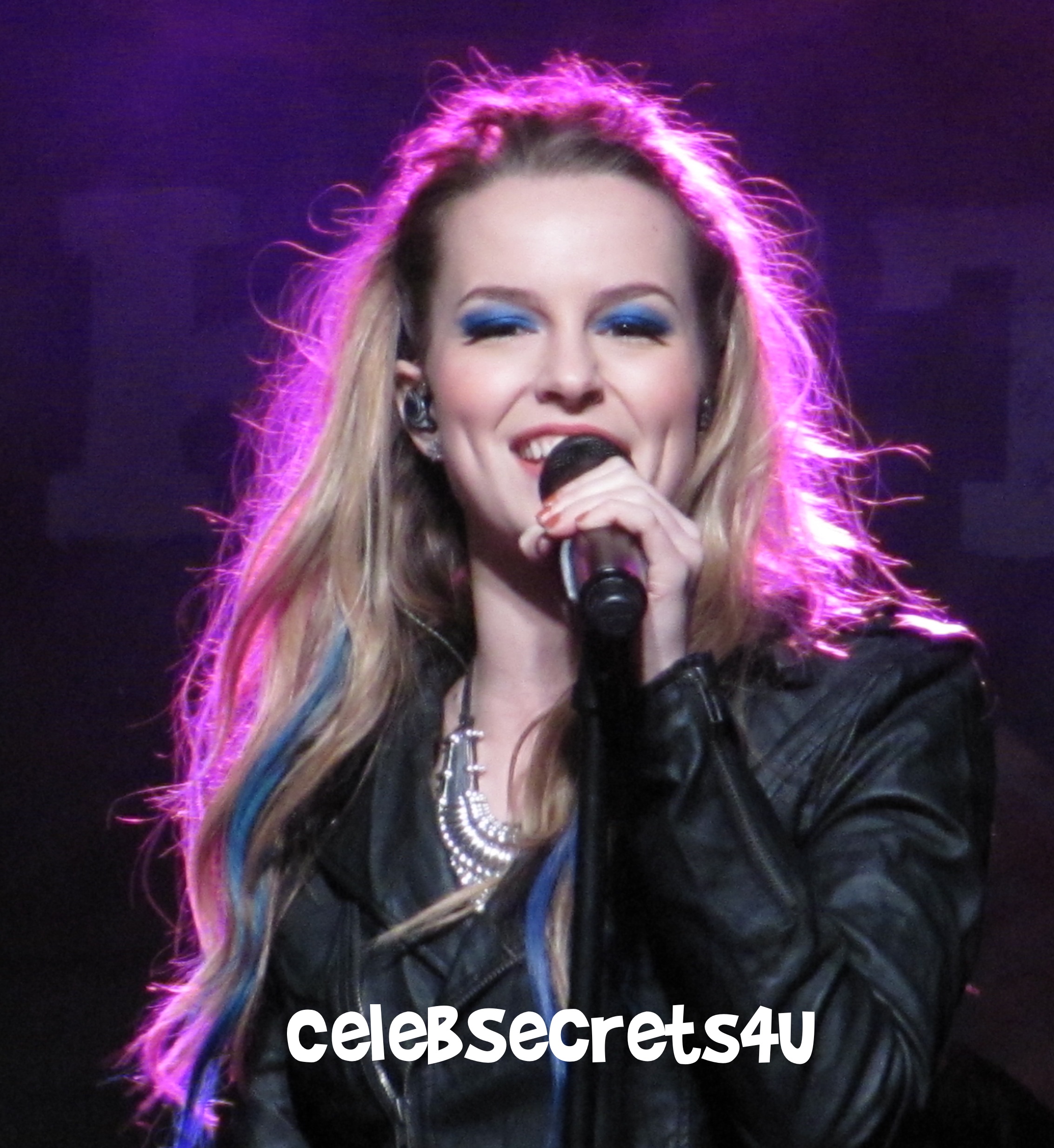 Exclusive: CelebSecrets4U “Rocks The Red Kettle” at L.A. Live