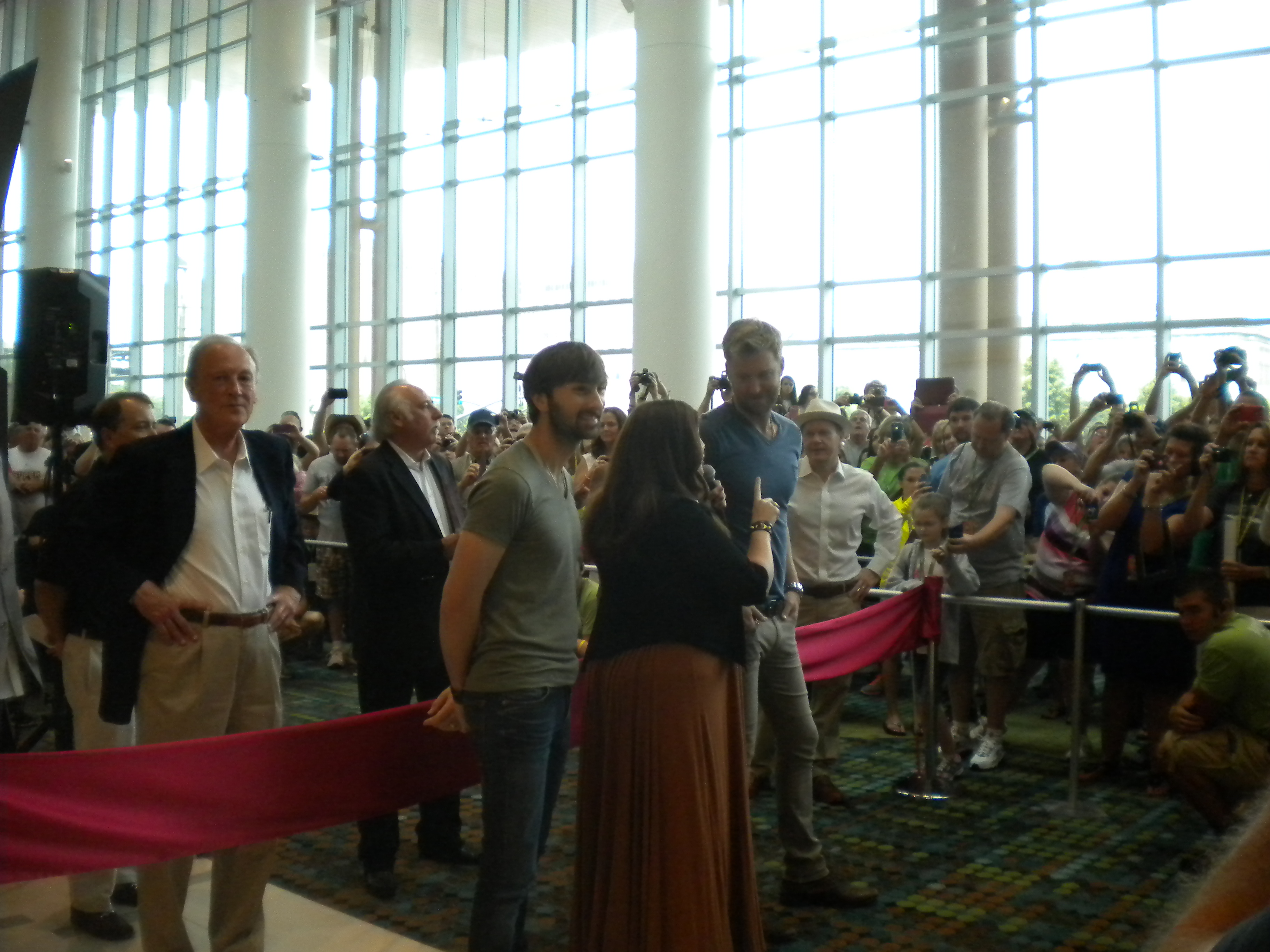 2013 CMA Fest: Lady Antebellum Kicks Off the 42nd Annual Fan Fair X (@ladyantebellum)