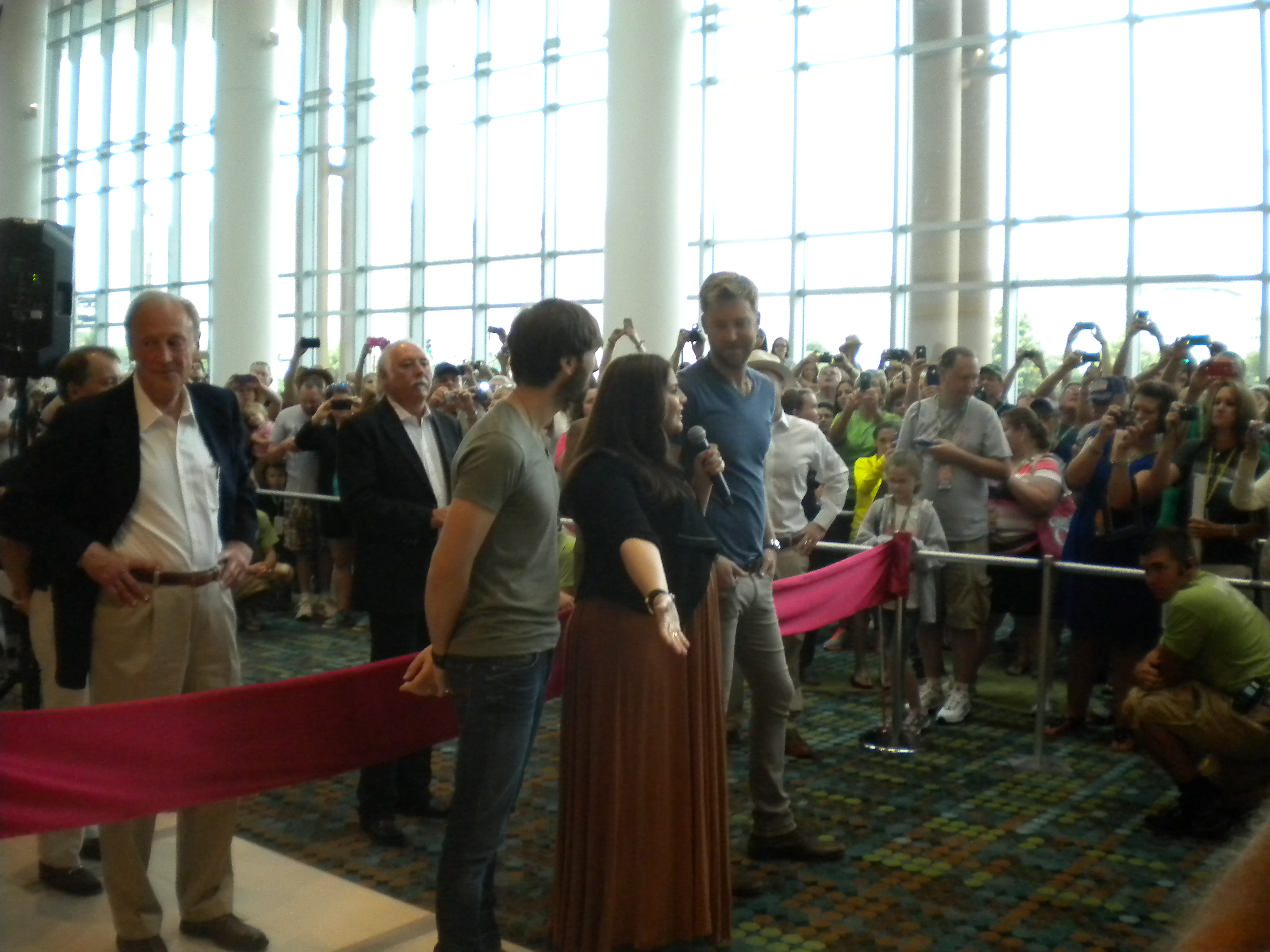 2013 CMA Fest: Lady Antebellum Kicks Off the 42nd Annual Fan Fair X (@ladyantebellum)