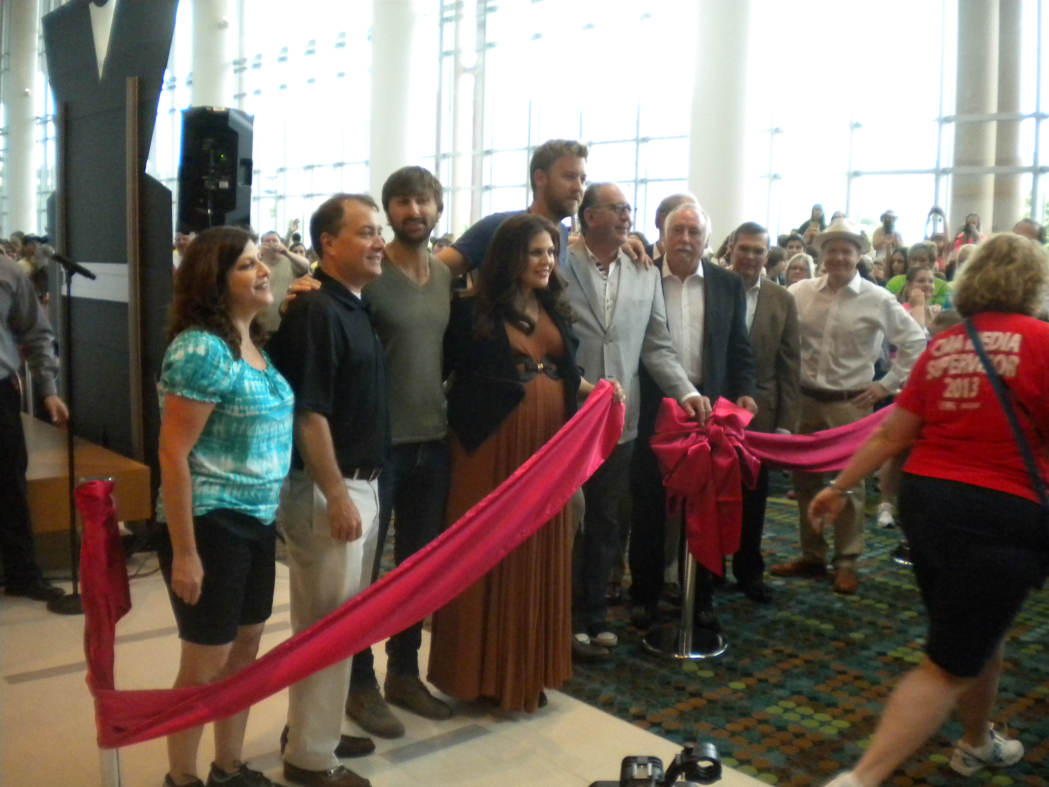 2013 CMA Fest: Lady Antebellum Kicks Off the 42nd Annual Fan Fair X (@ladyantebellum)