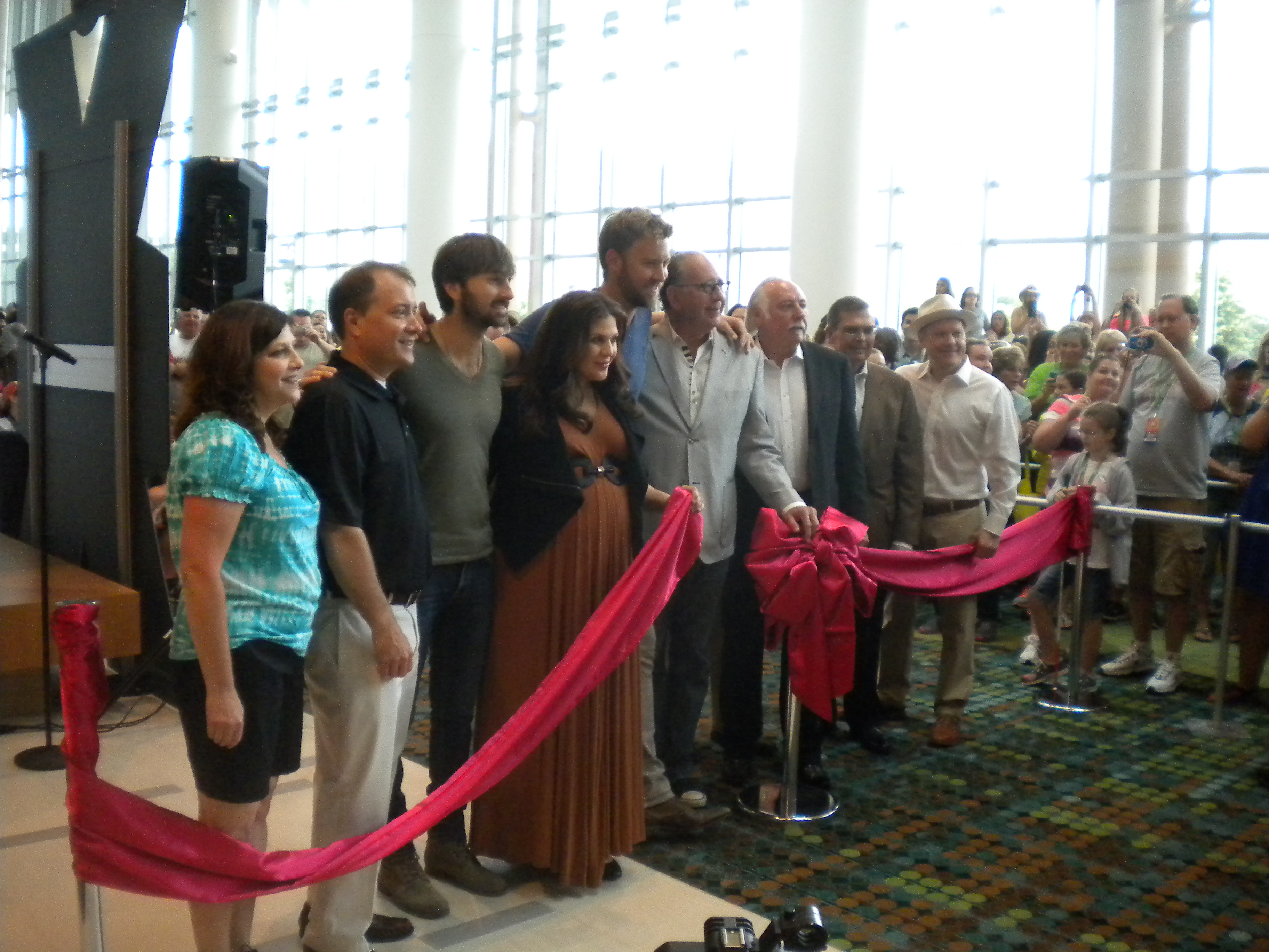 2013 CMA Fest: Lady Antebellum Kicks Off the 42nd Annual Fan Fair X (@ladyantebellum)
