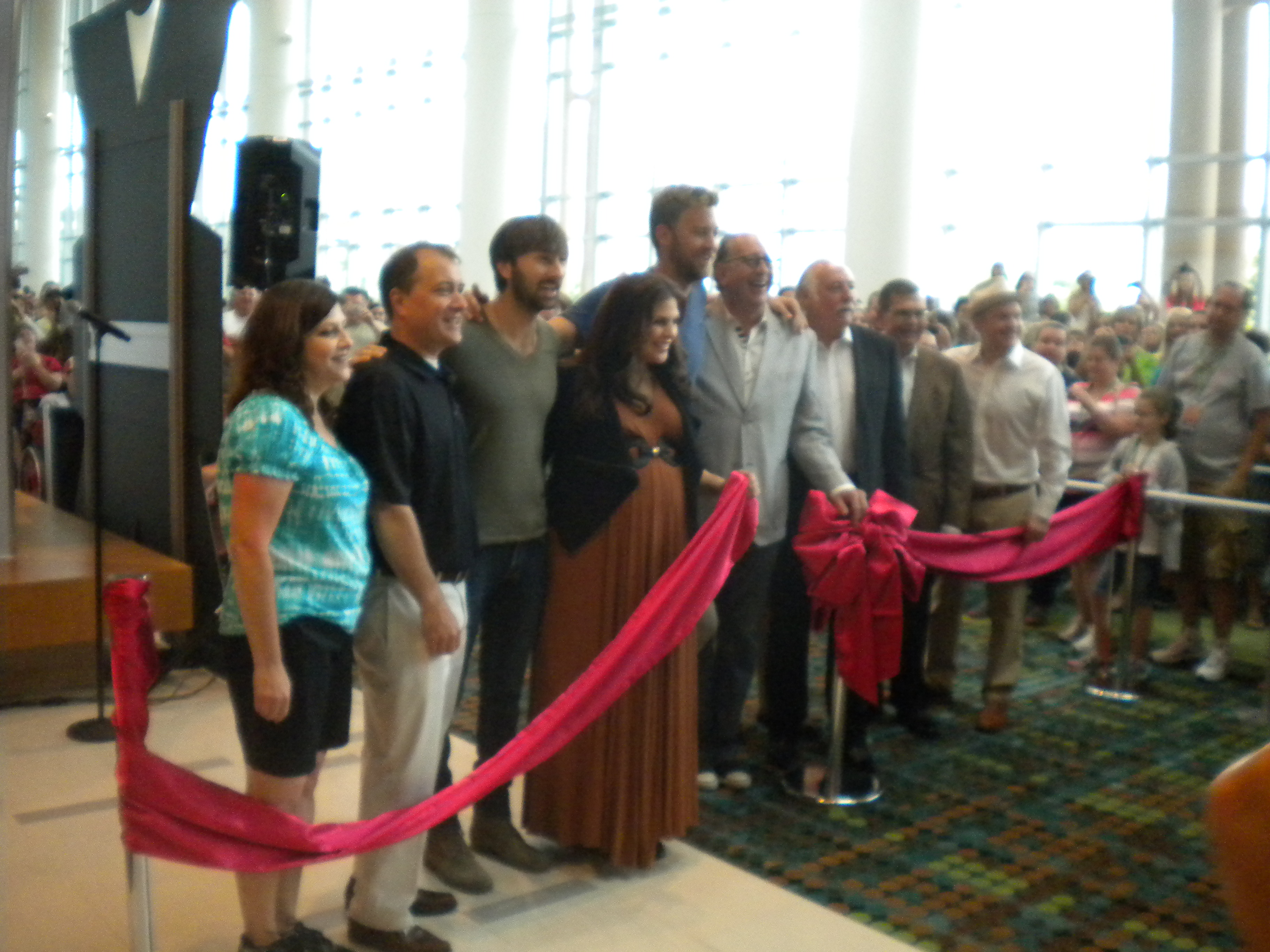 2013 CMA Fest: Lady Antebellum Kicks Off the 42nd Annual Fan Fair X (@ladyantebellum)
