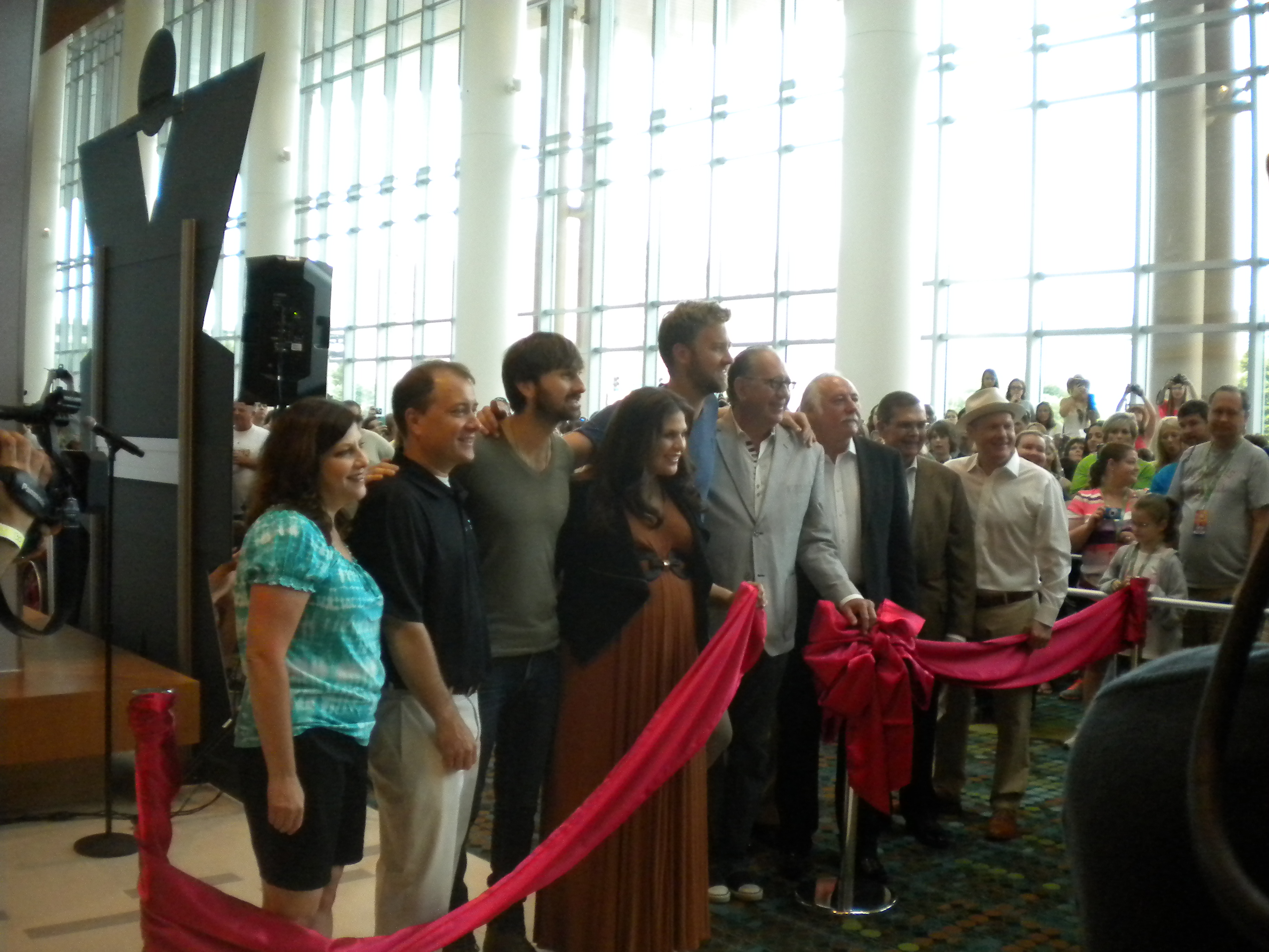 2013 CMA Fest: Lady Antebellum Kicks Off the 42nd Annual Fan Fair X (@ladyantebellum)