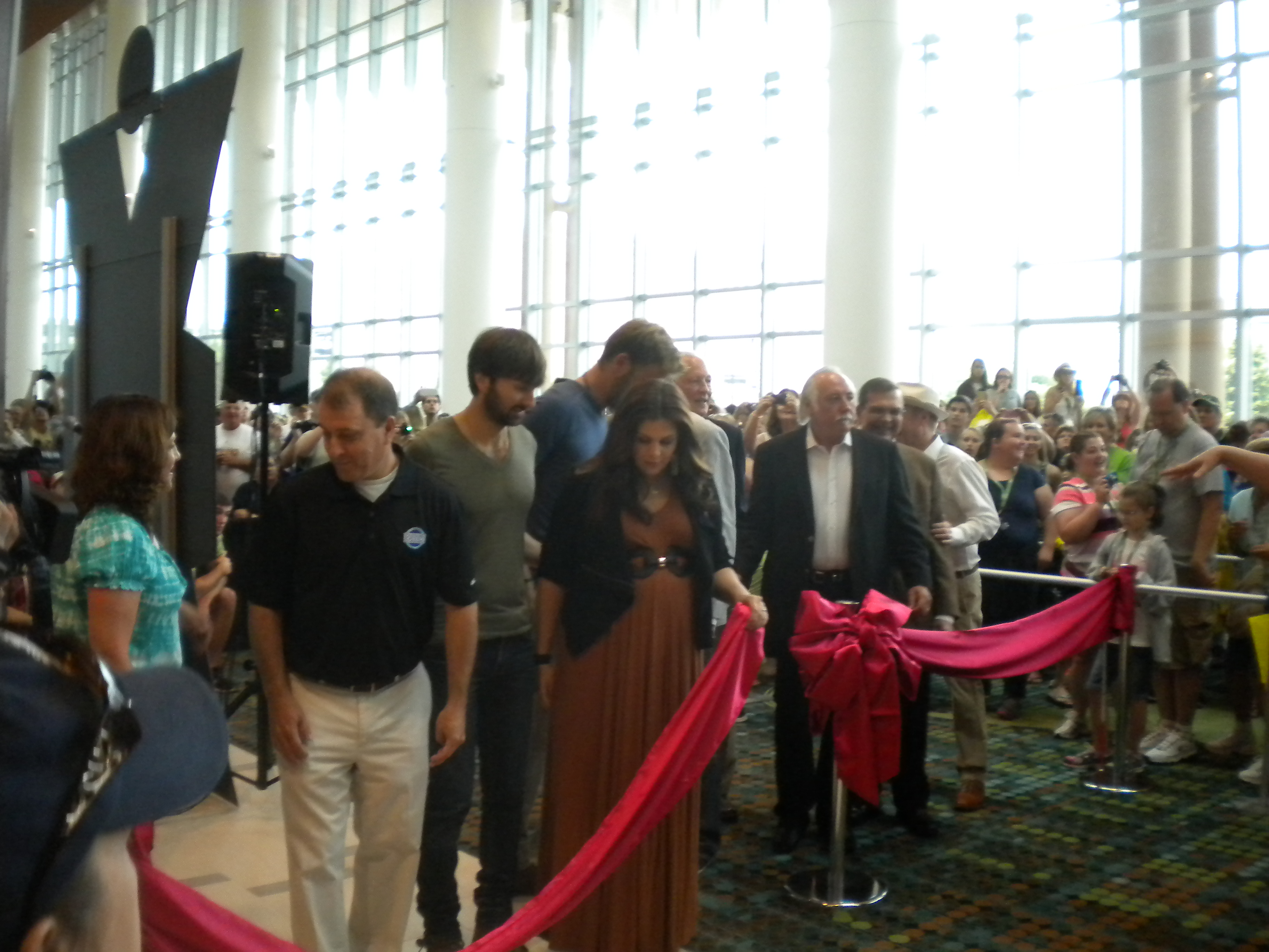 2013 CMA Fest: Lady Antebellum Kicks Off the 42nd Annual Fan Fair X (@ladyantebellum)
