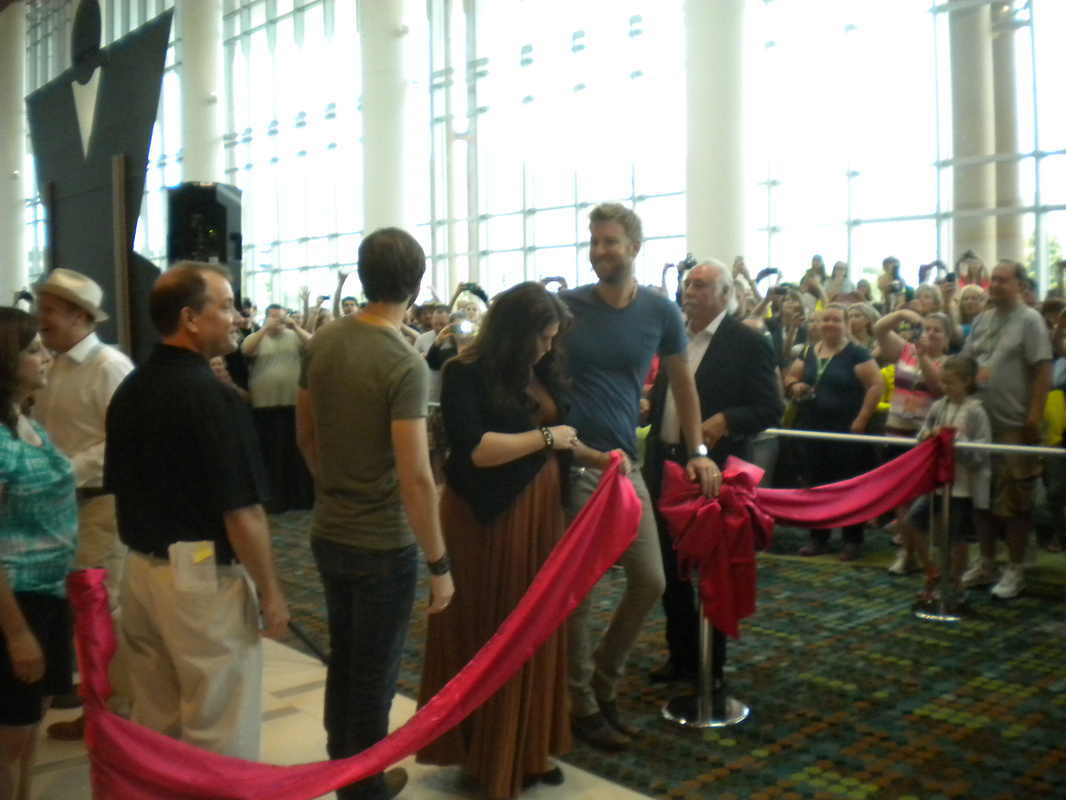 2013 CMA Fest: Lady Antebellum Kicks Off the 42nd Annual Fan Fair X (@ladyantebellum)