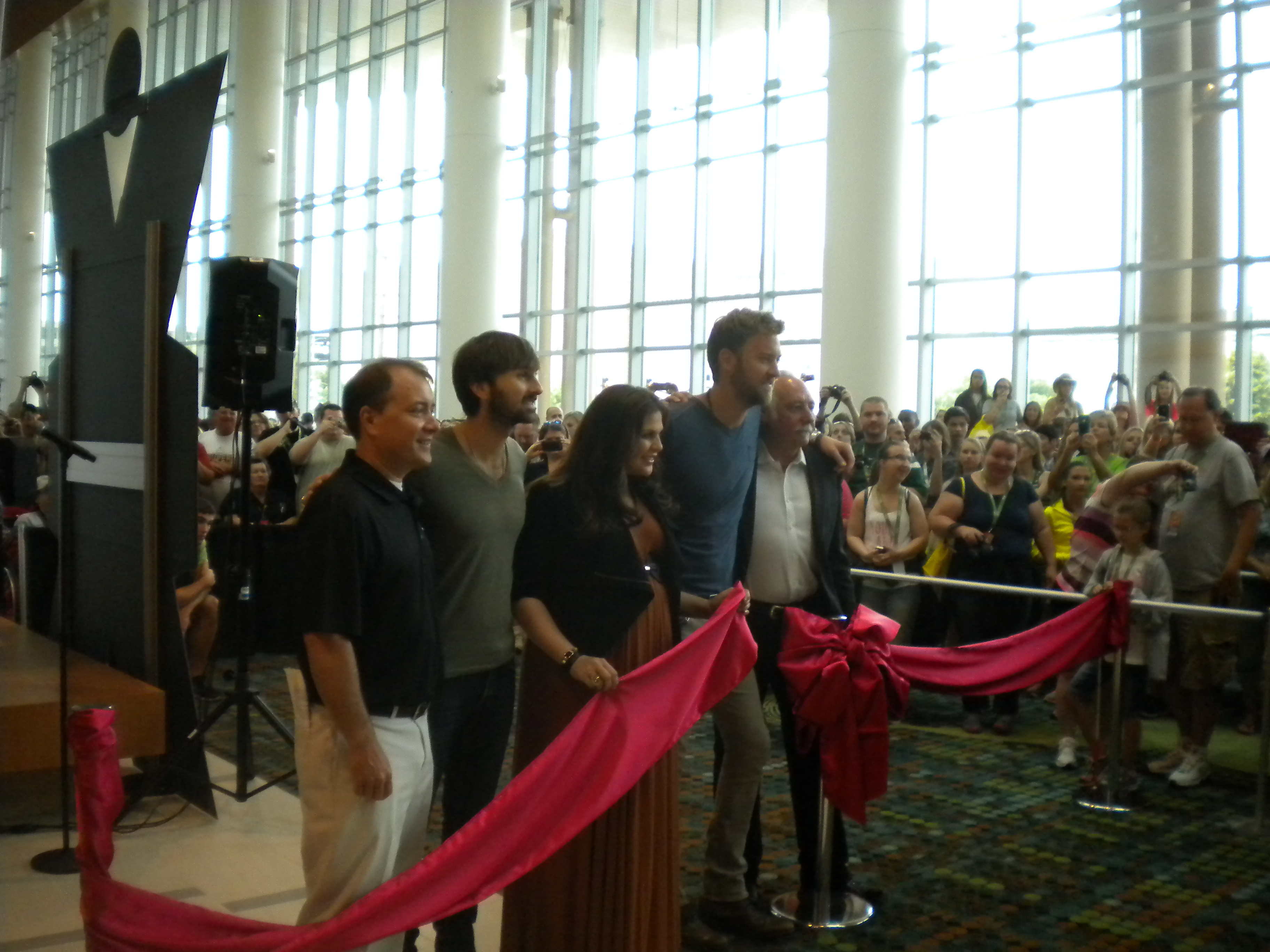 2013 CMA Fest: Lady Antebellum Kicks Off the 42nd Annual Fan Fair X (@ladyantebellum)
