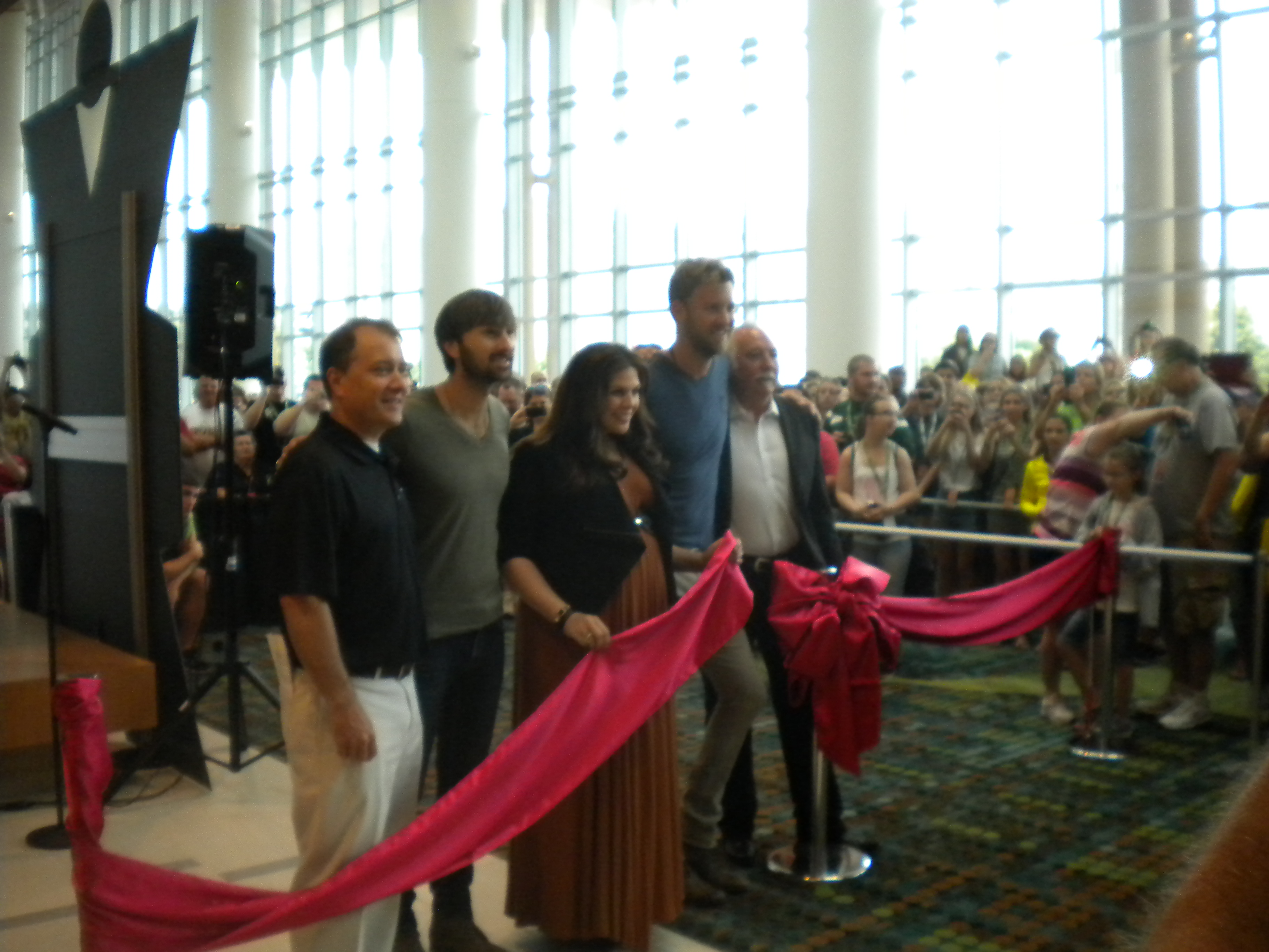 2013 CMA Fest: Lady Antebellum Kicks Off the 42nd Annual Fan Fair X (@ladyantebellum)