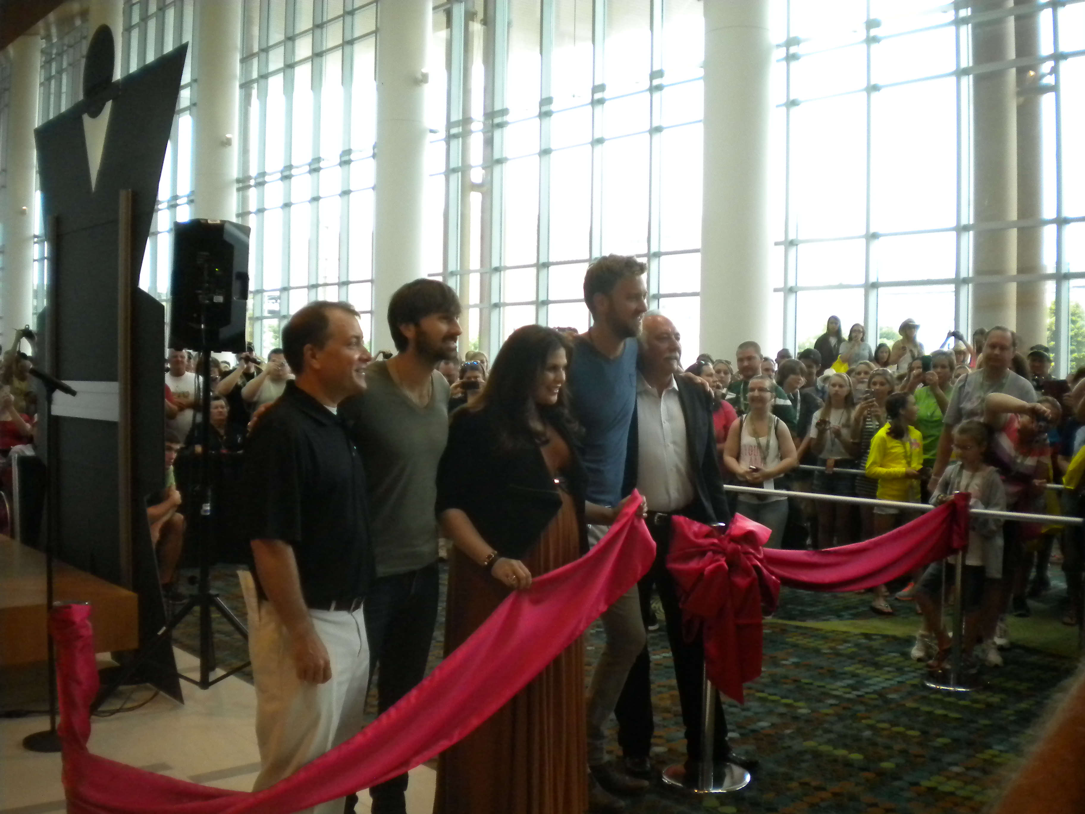 2013 CMA Fest: Lady Antebellum Kicks Off the 42nd Annual Fan Fair X (@ladyantebellum)