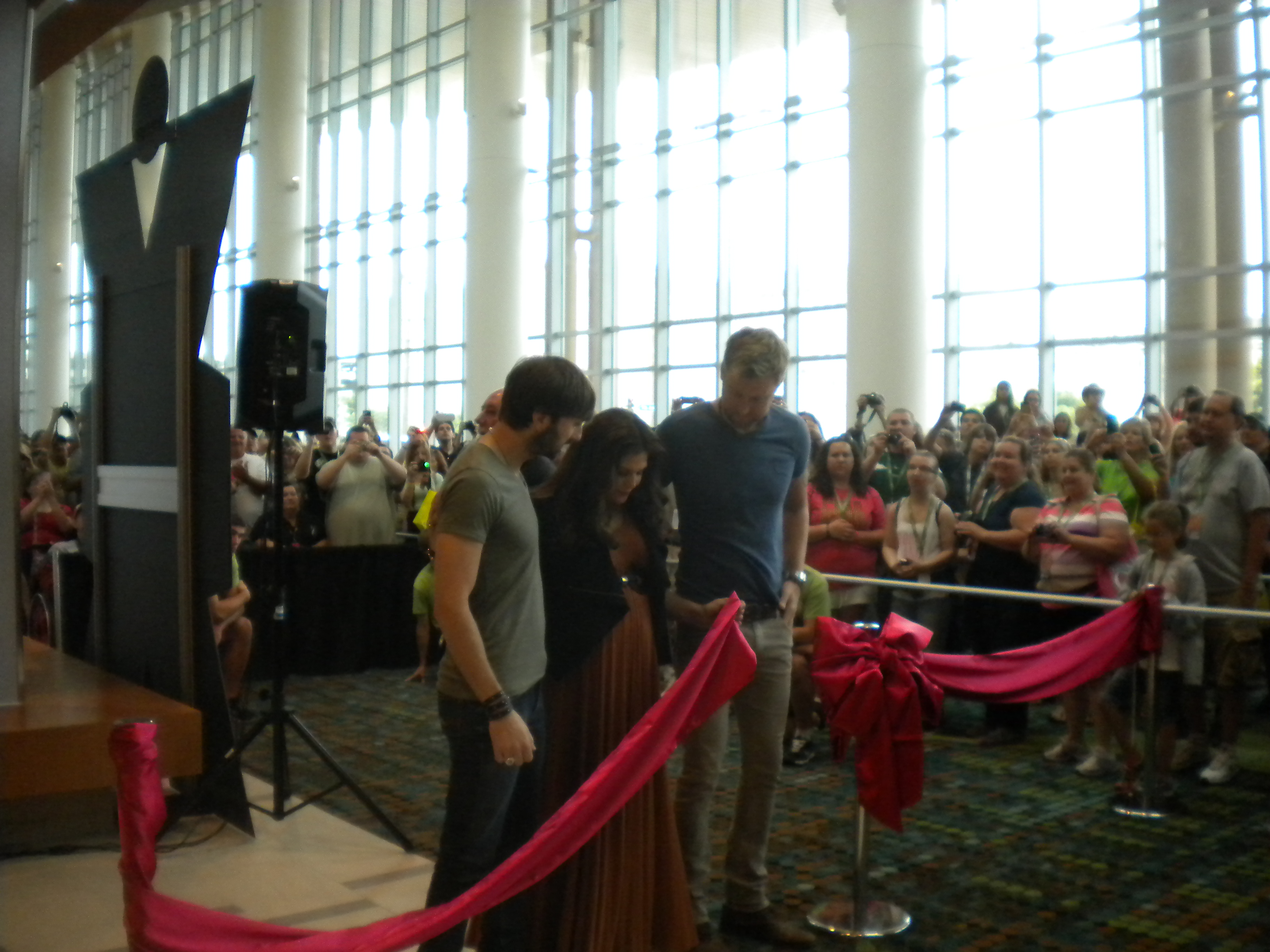 2013 CMA Fest: Lady Antebellum Kicks Off the 42nd Annual Fan Fair X (@ladyantebellum)