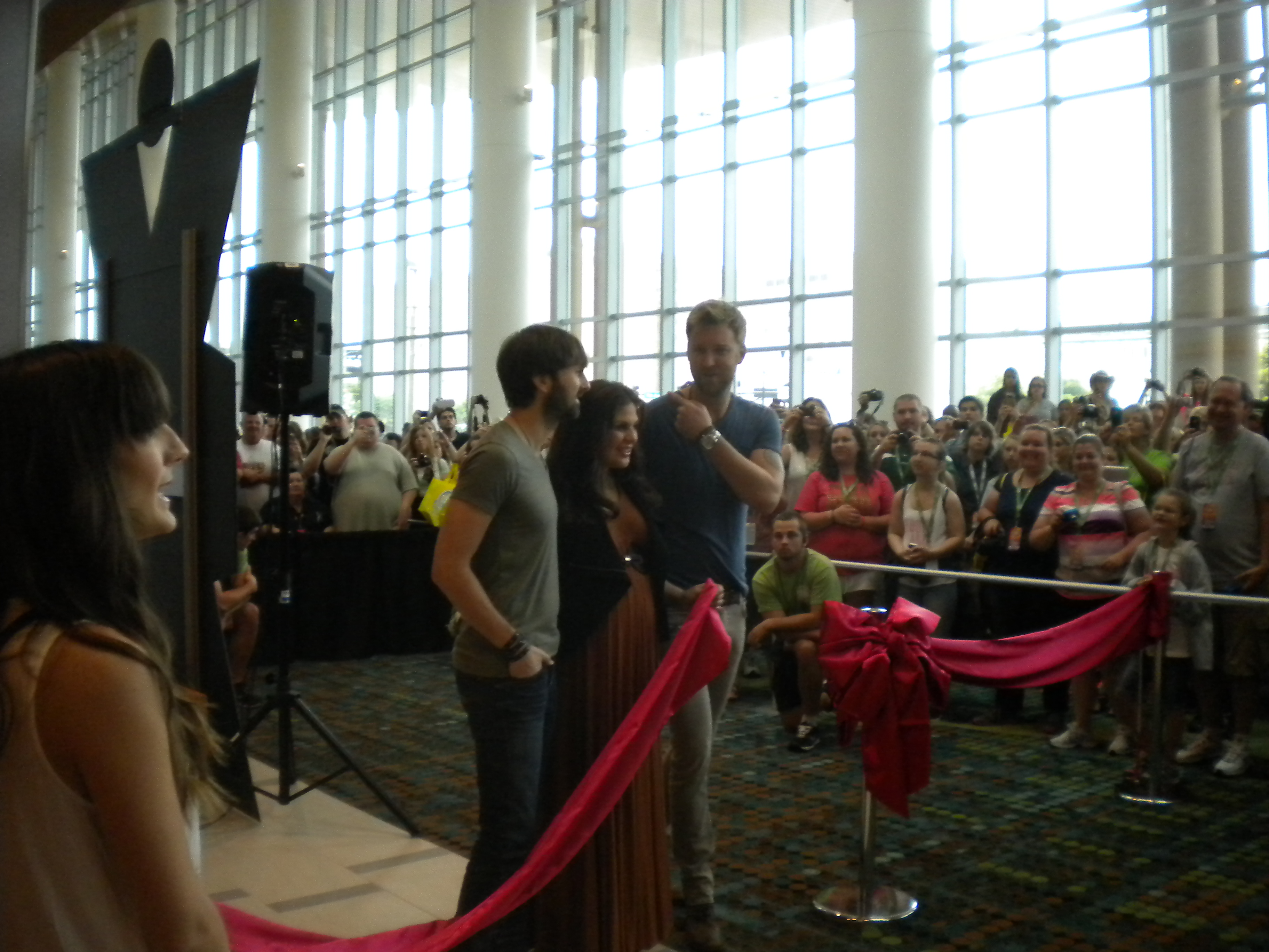 2013 CMA Fest: Lady Antebellum Kicks Off the 42nd Annual Fan Fair X (@ladyantebellum)