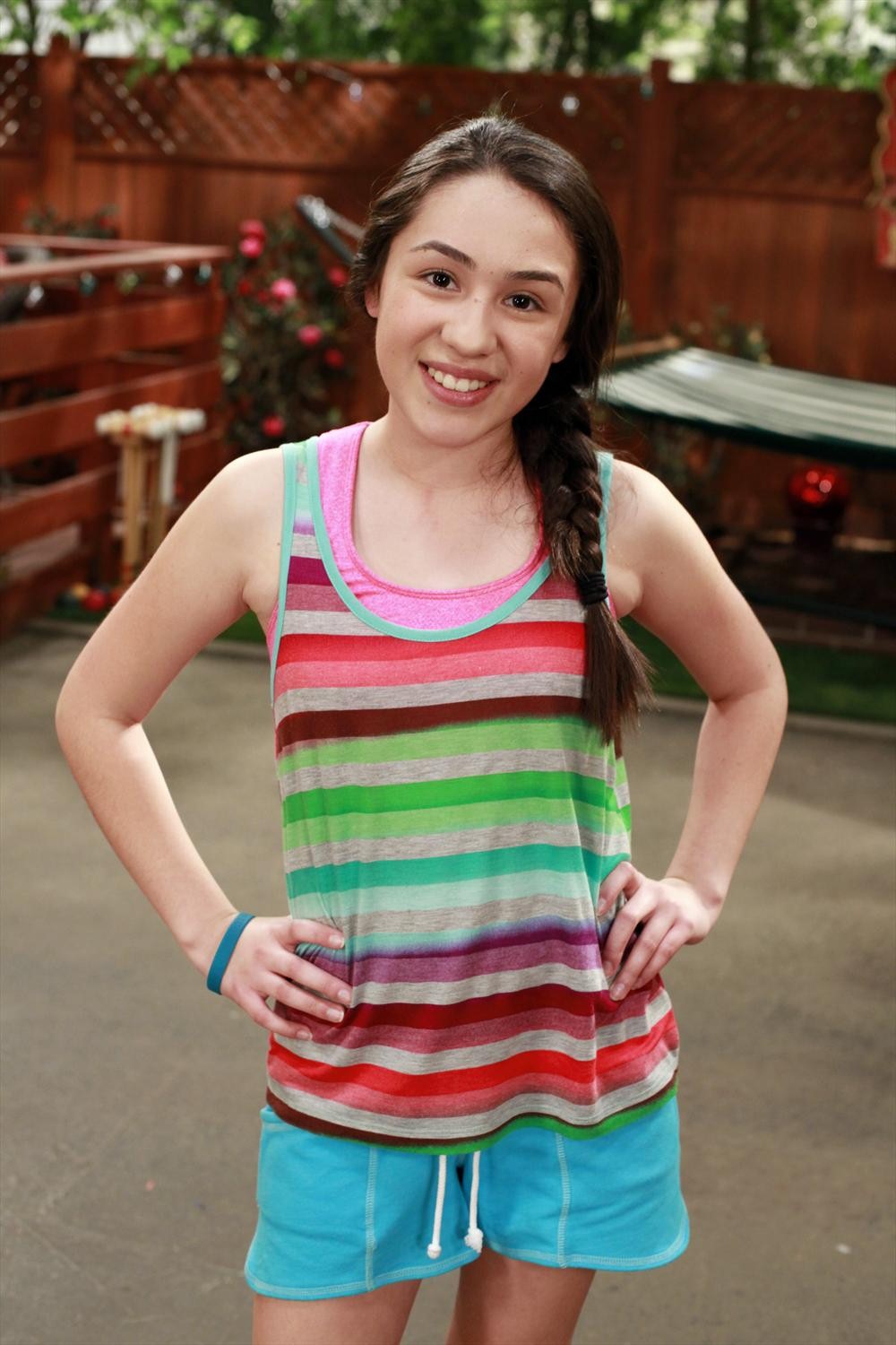 AMANDA MISQUEZ – Celeb Secrets, image size:1000x1500